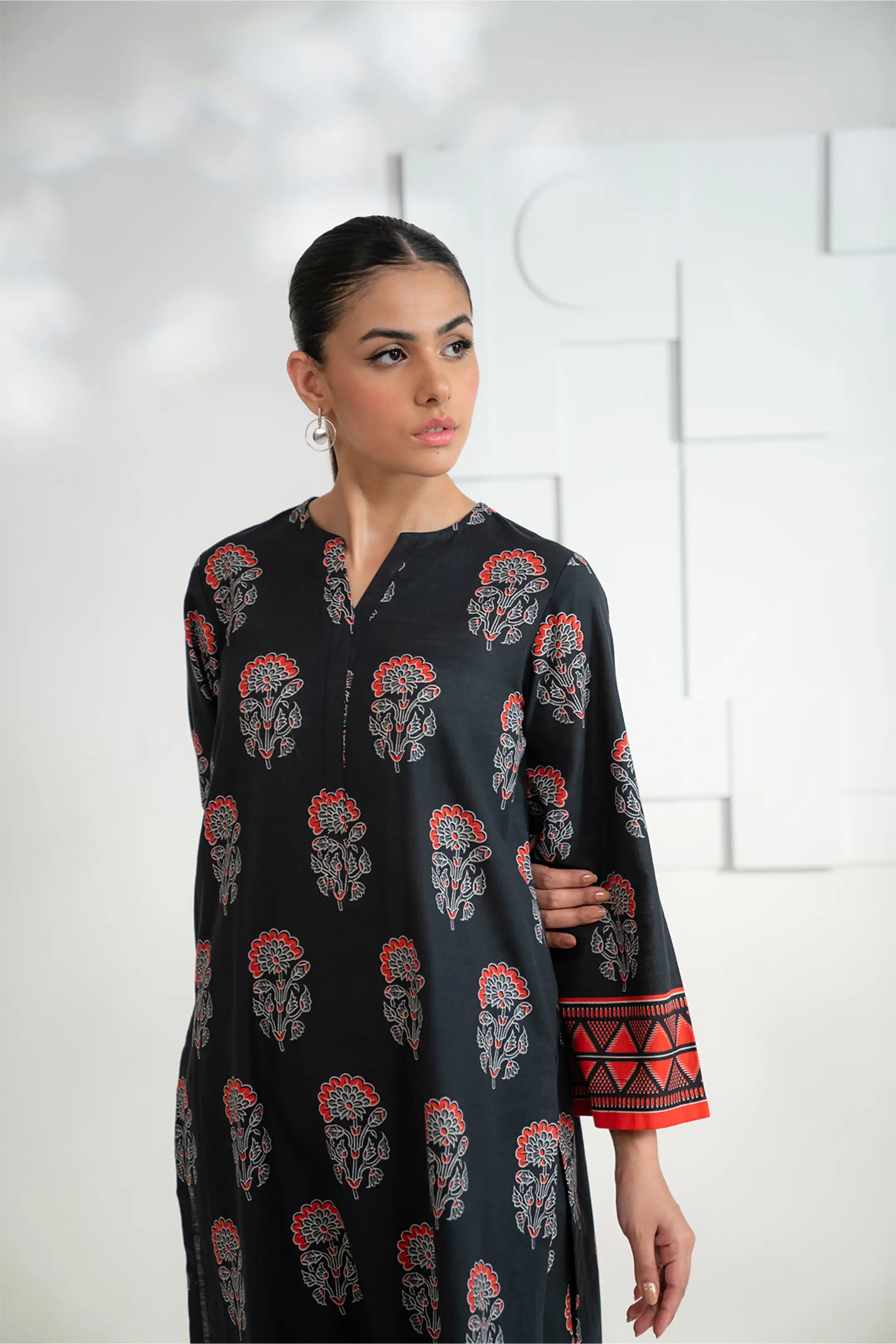 Buy_2-Piece_Black_Khaddar_Suit_Elegant_Design_and_Comfortable_Fit_for_Women