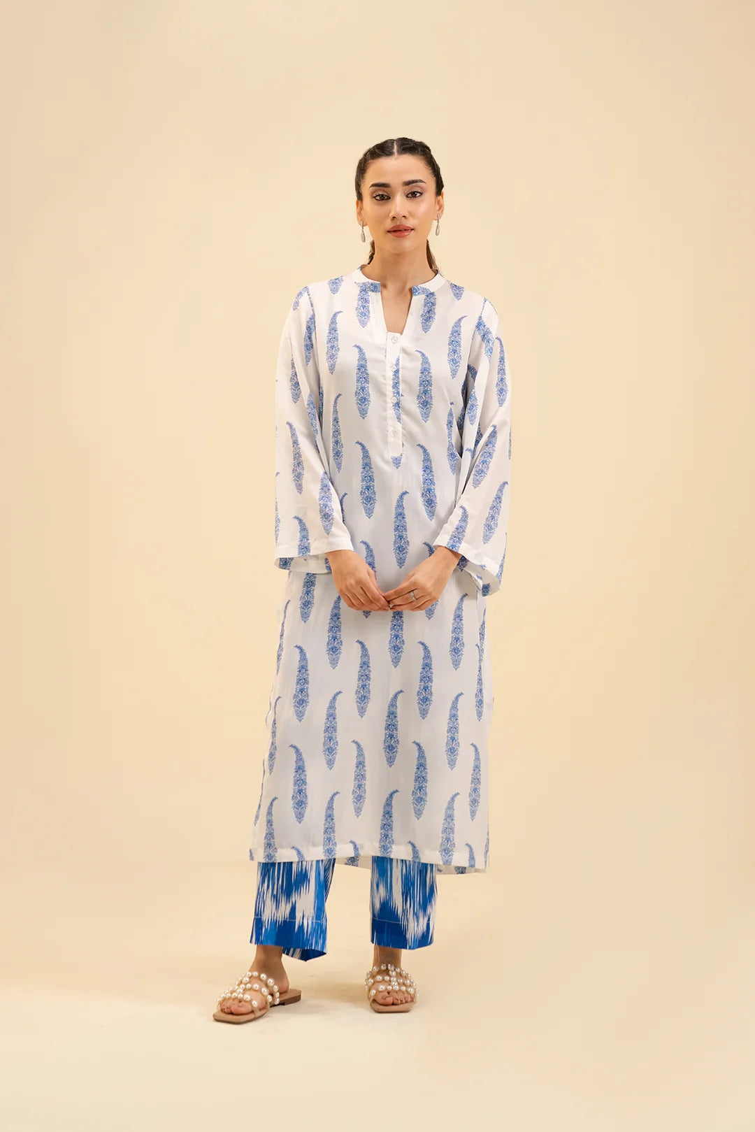 Buy 2 piece paisley print suit – elegant Pakistani outfit for women.