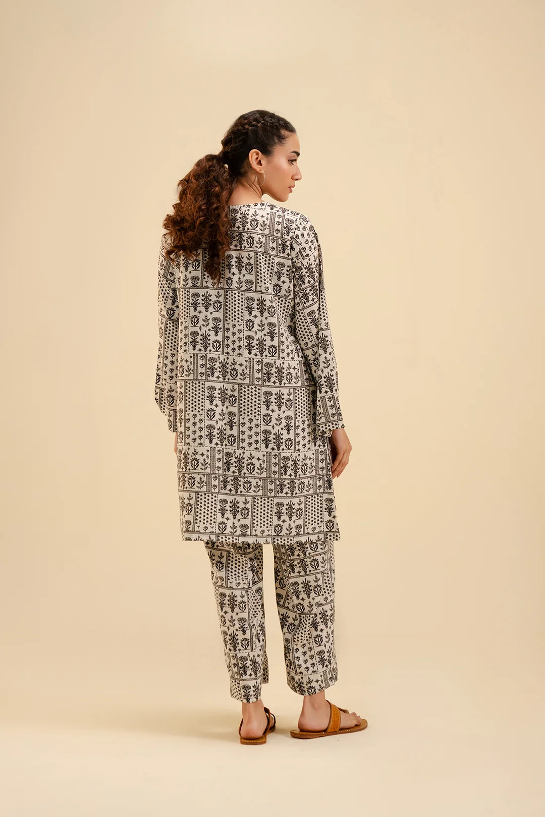 Buy Pakistani printed georgette suit online – breathable and lightweight dress for daily wear.