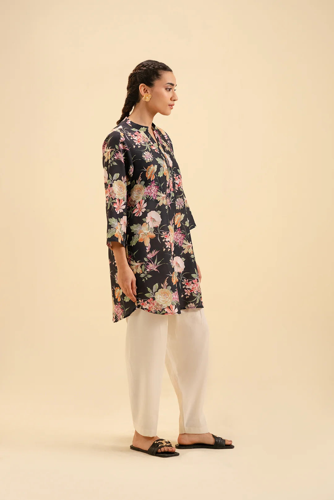 Buy printed cambric kurta online – stylish black floral design for ladies.