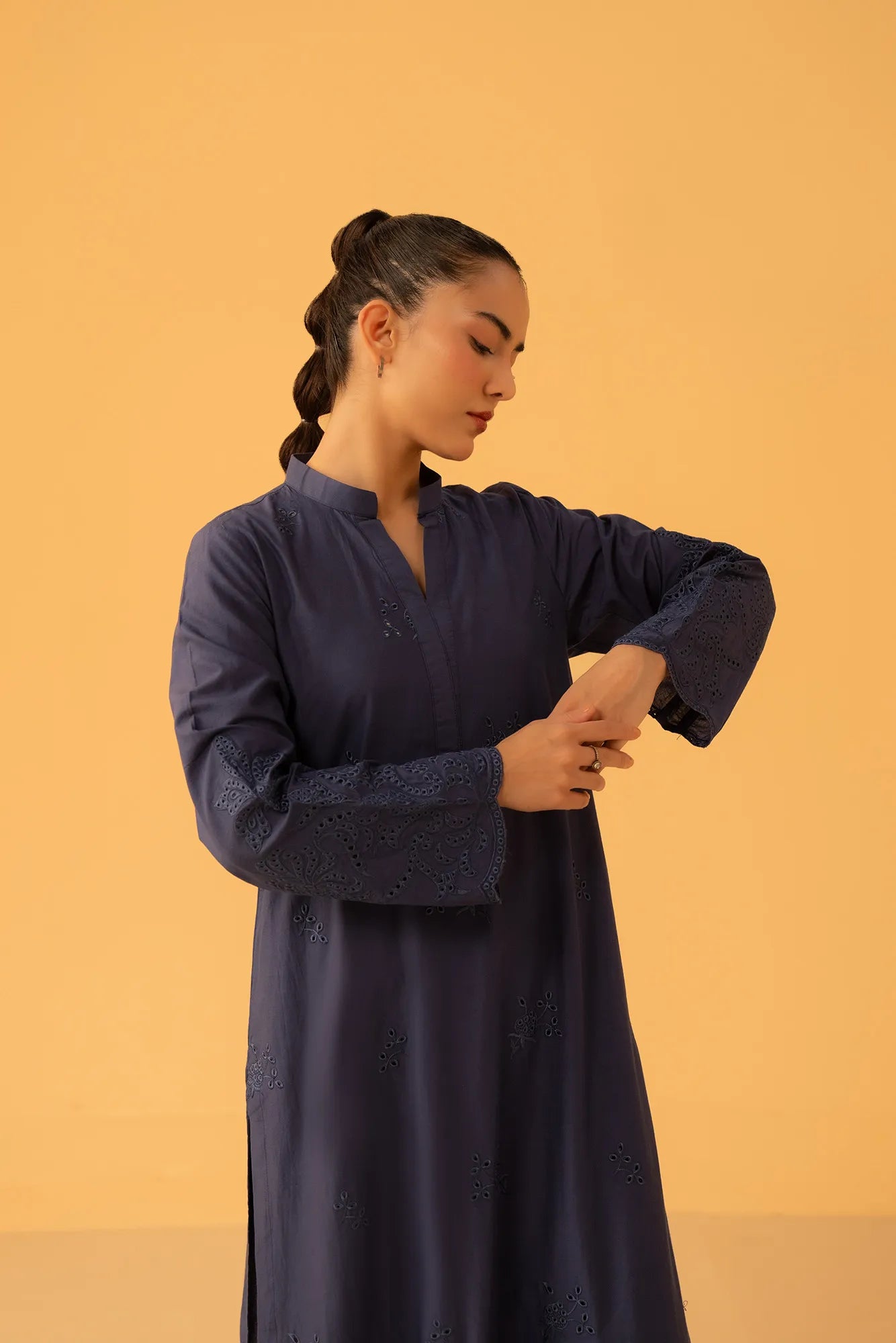 Cambric Suit ready to wear pakistan
