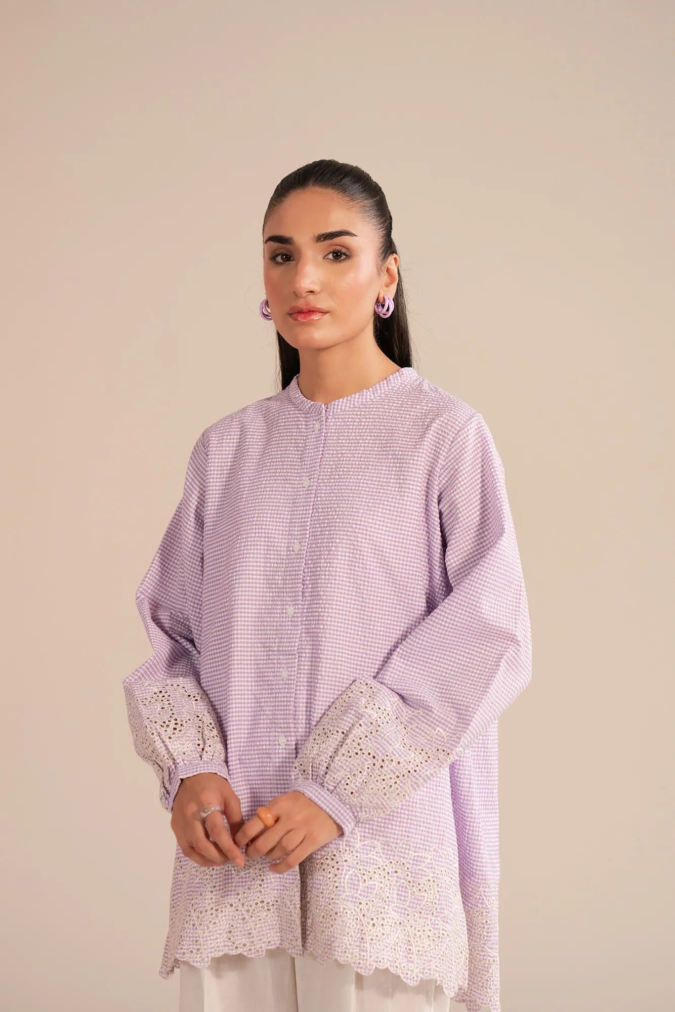 Casual embroidered shirt for women in check fabric