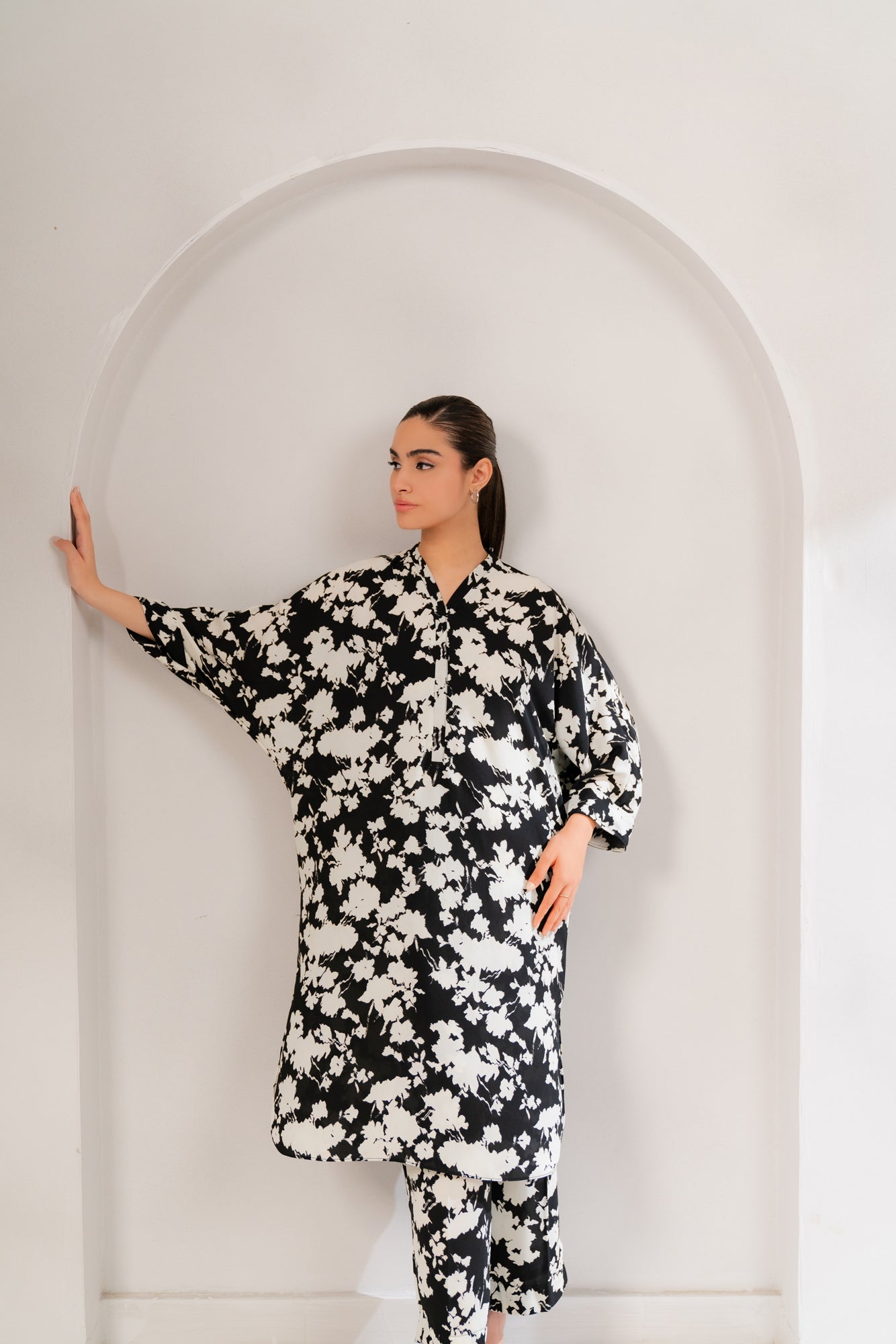 Chic 2-Piece Black &amp; White Printed Viscose Suit for Everyday Comfort
