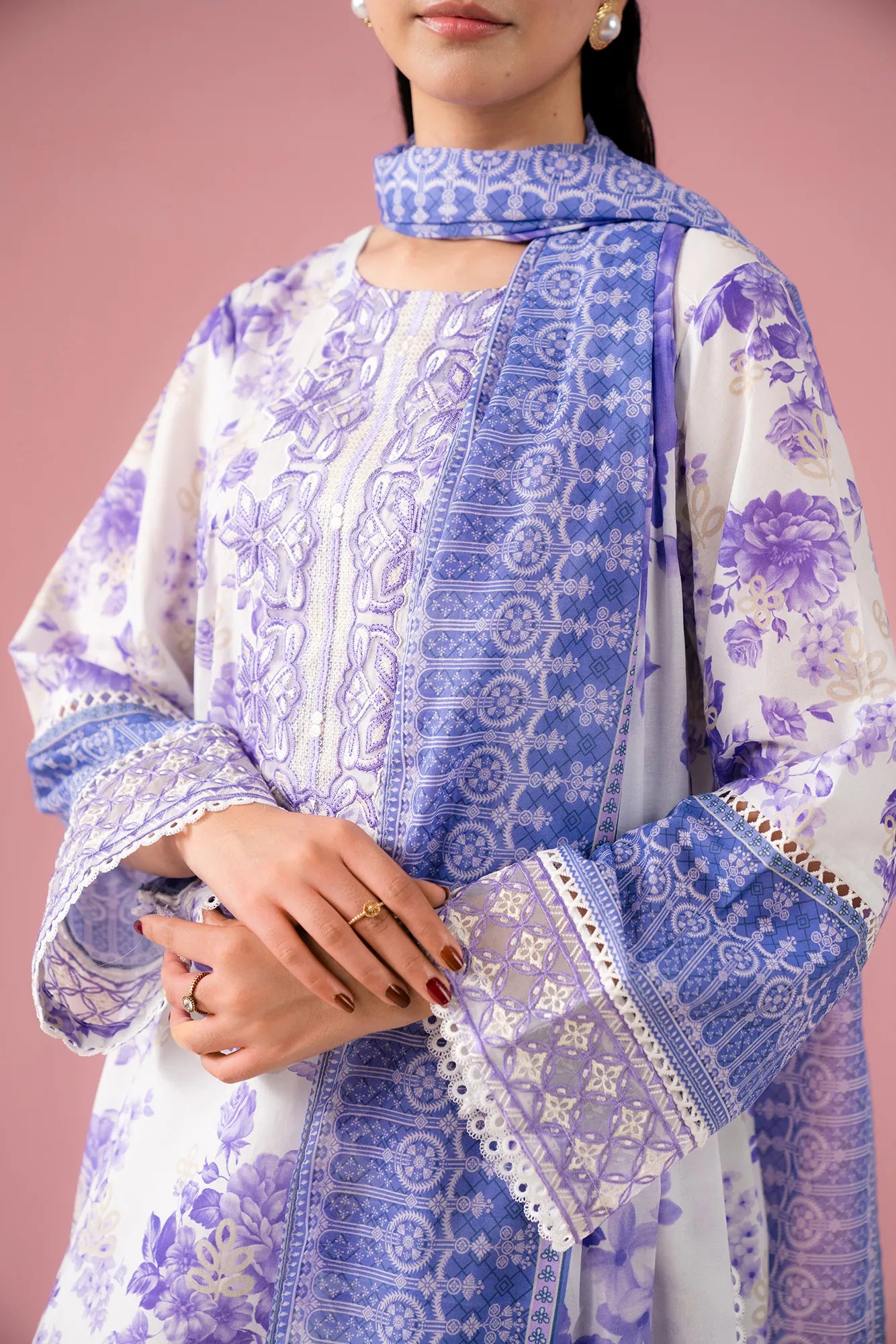 Chic White & Purple Lawn Suit in Canal Road Faisalabad – Embroidered Organza Neckline with Printed Lawn Shirt