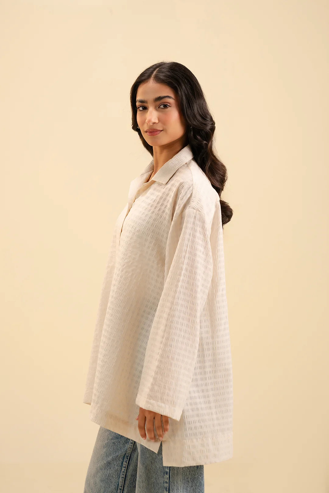 Chic off-white textured shirt – lightweight and stylish for any occasion.