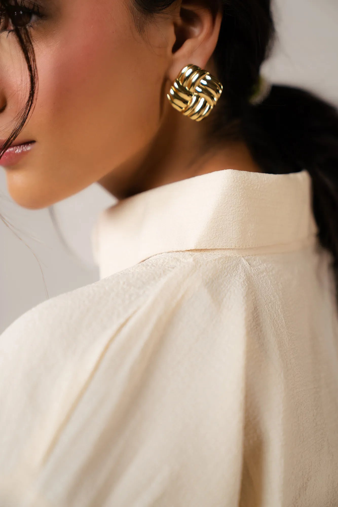 Classic collared women western shirt for modern chic fashion look