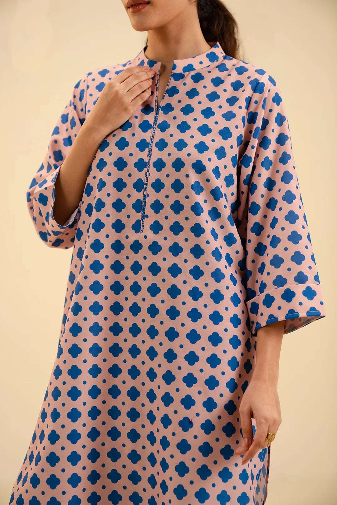 Comfortable and chic 2-piece printed suit – must-have summer outfit.