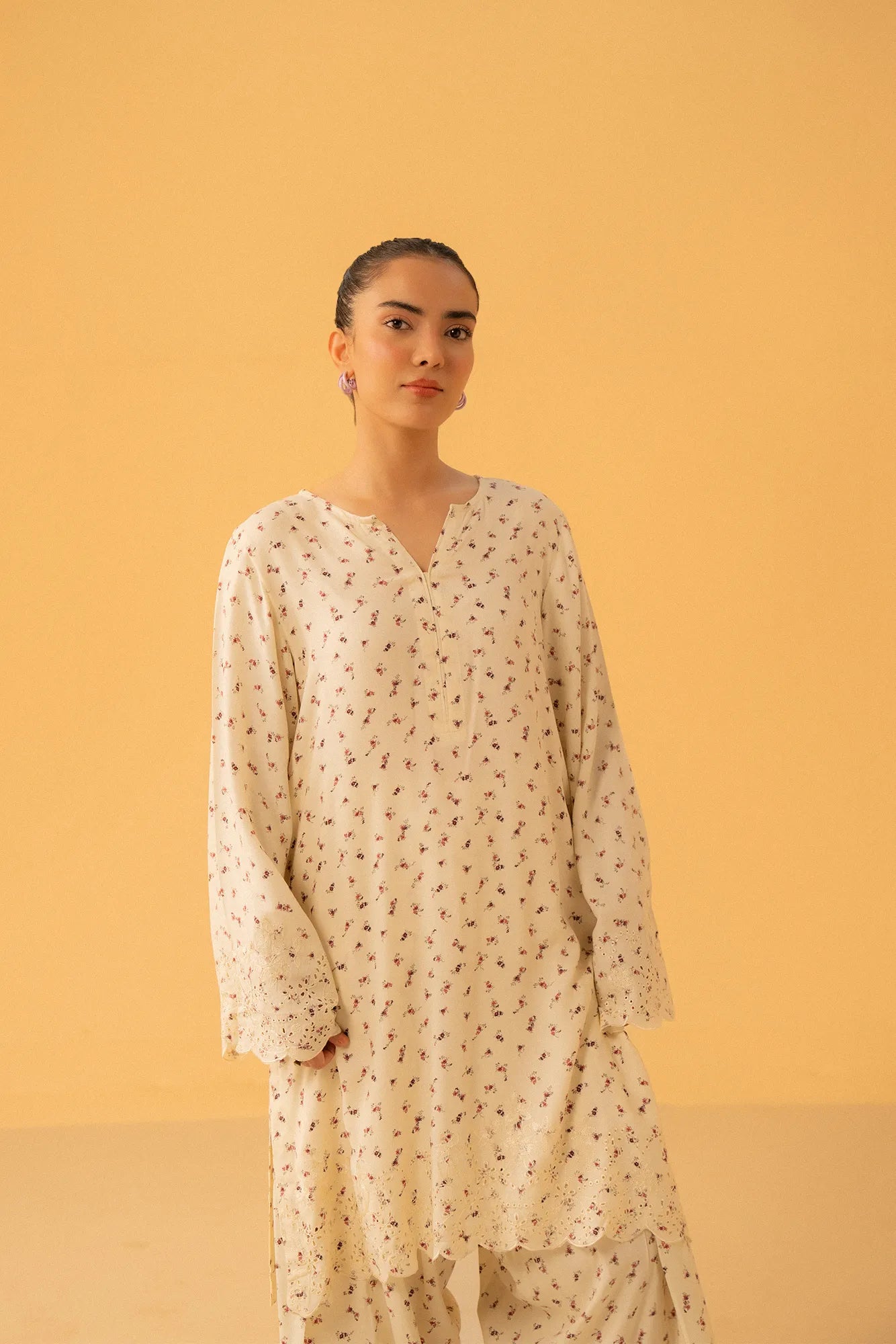 Cream floral linen suit women – 2 piece outfit with embroidery and lace details
