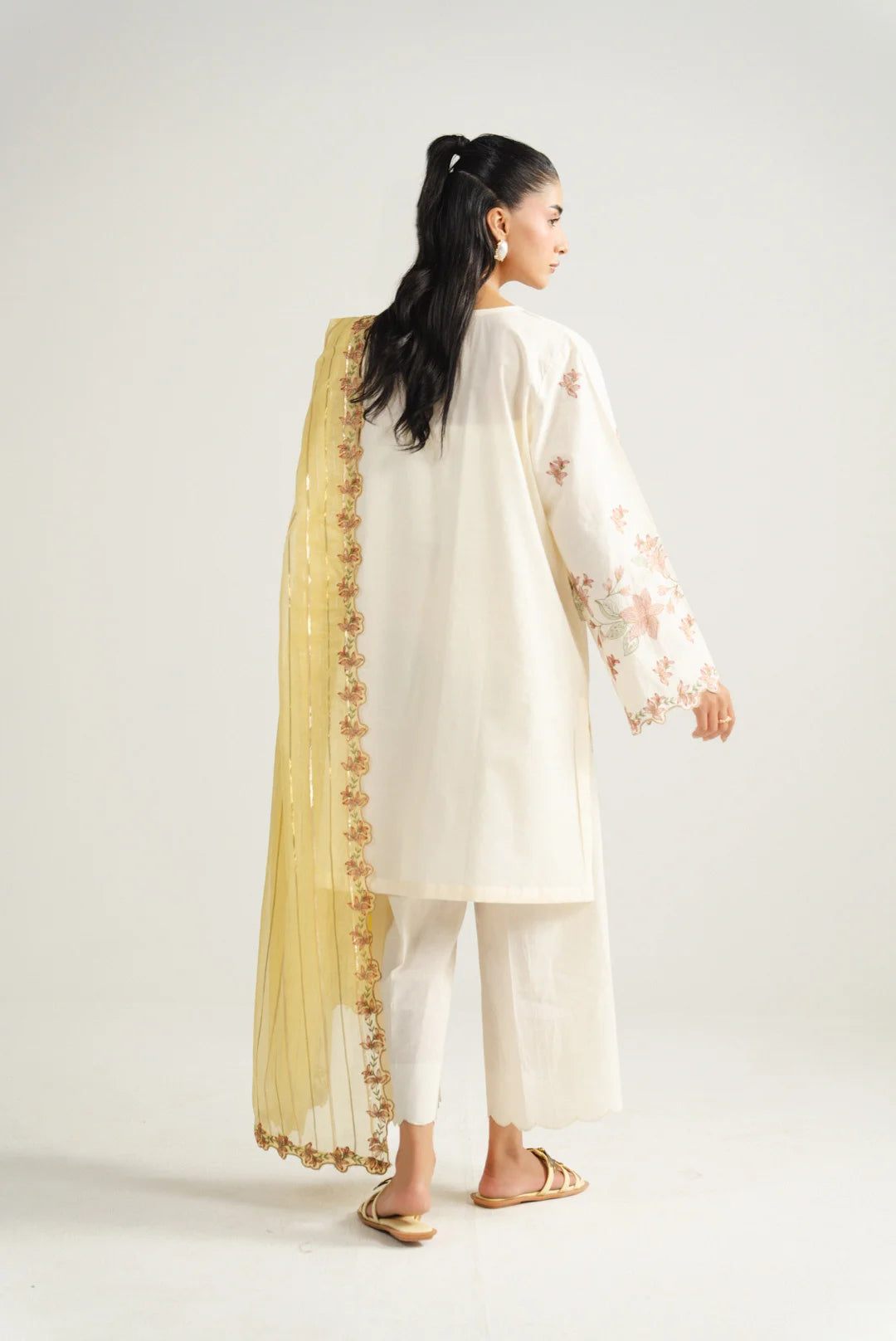 3 Piece Embroidered Lawn Suit