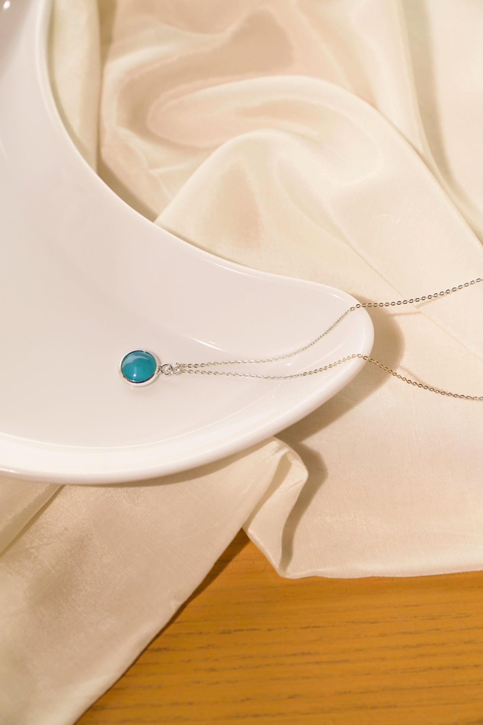 Necklace Beyond East Official