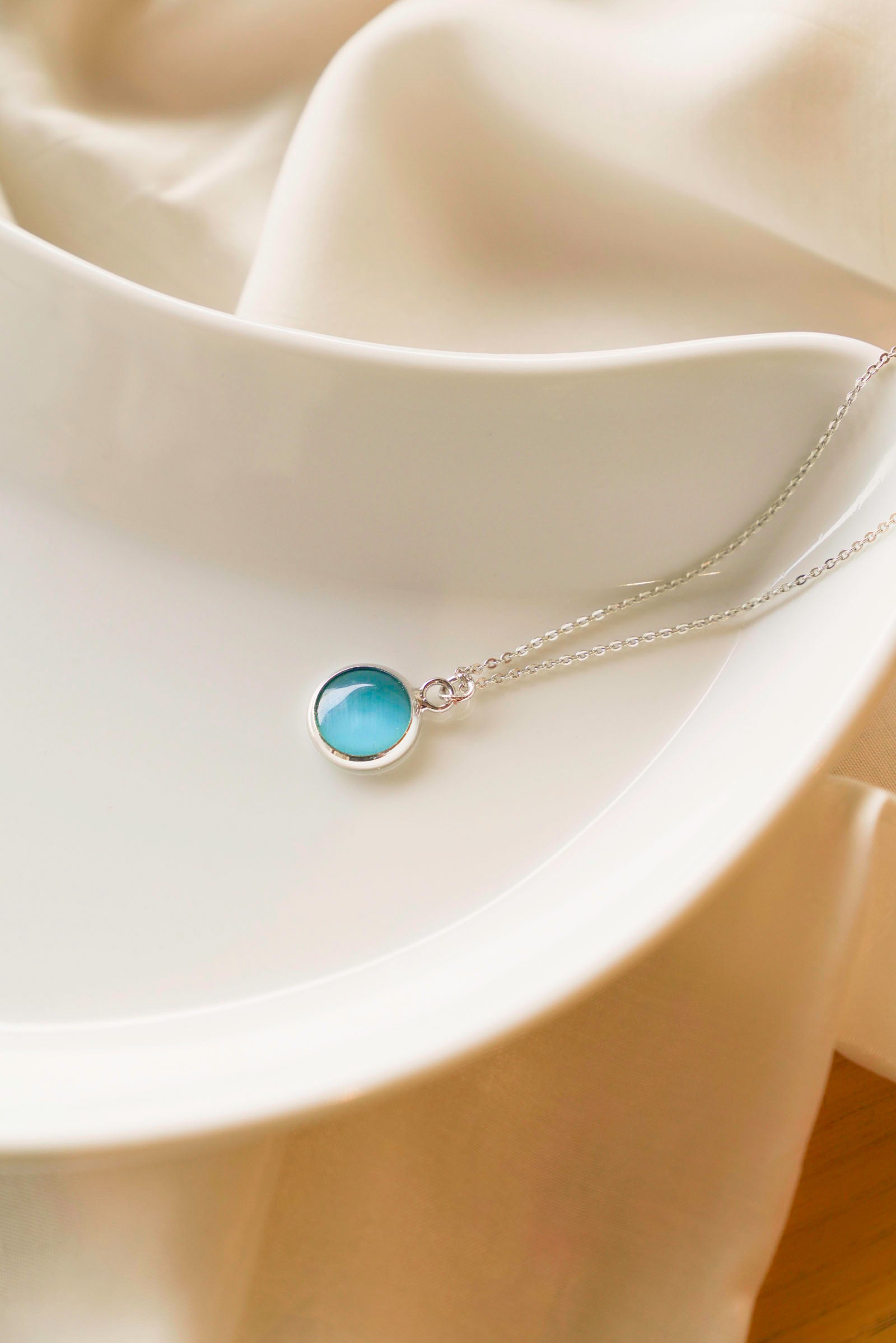 Necklace Beyond East Official