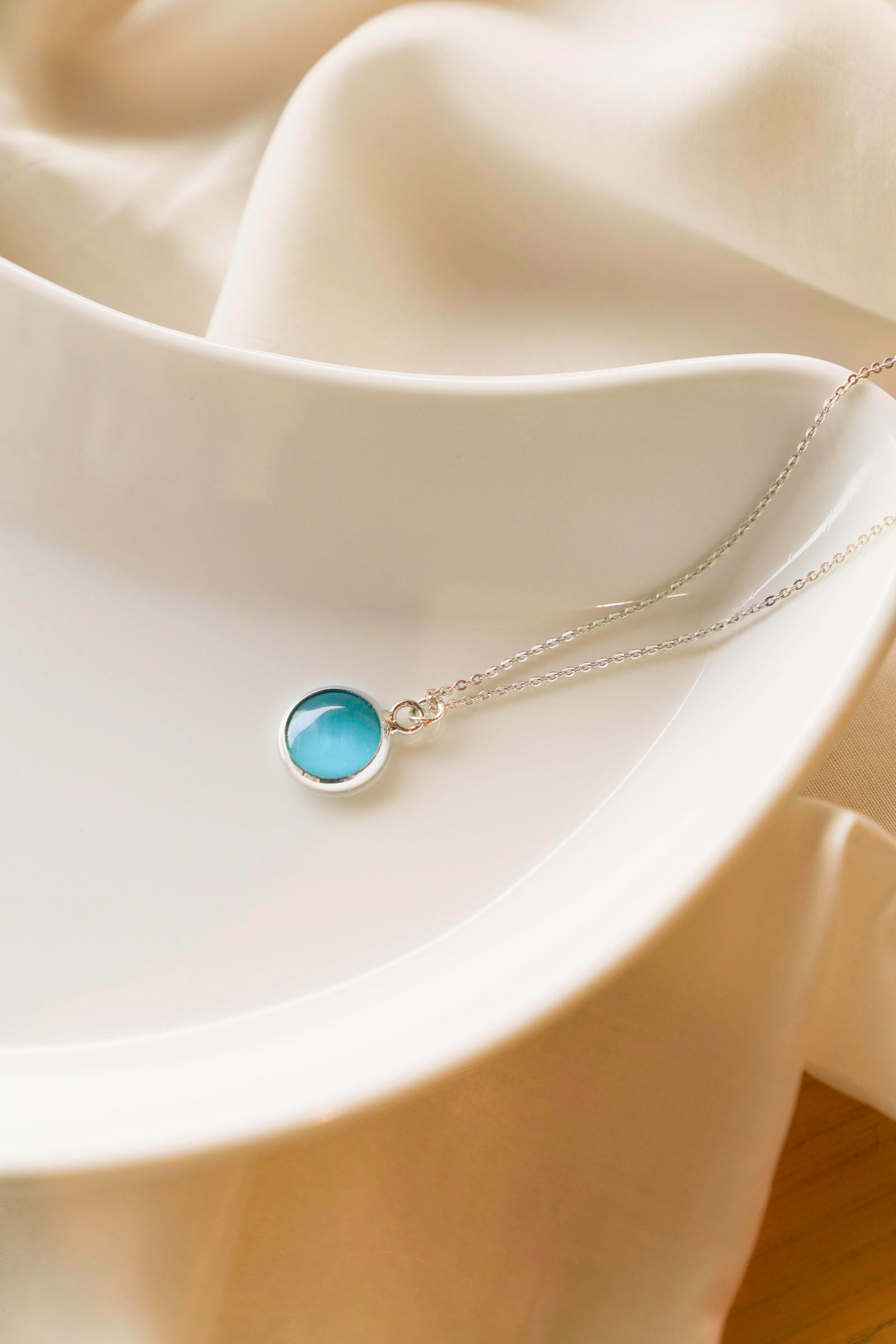 Necklace Beyond East Official