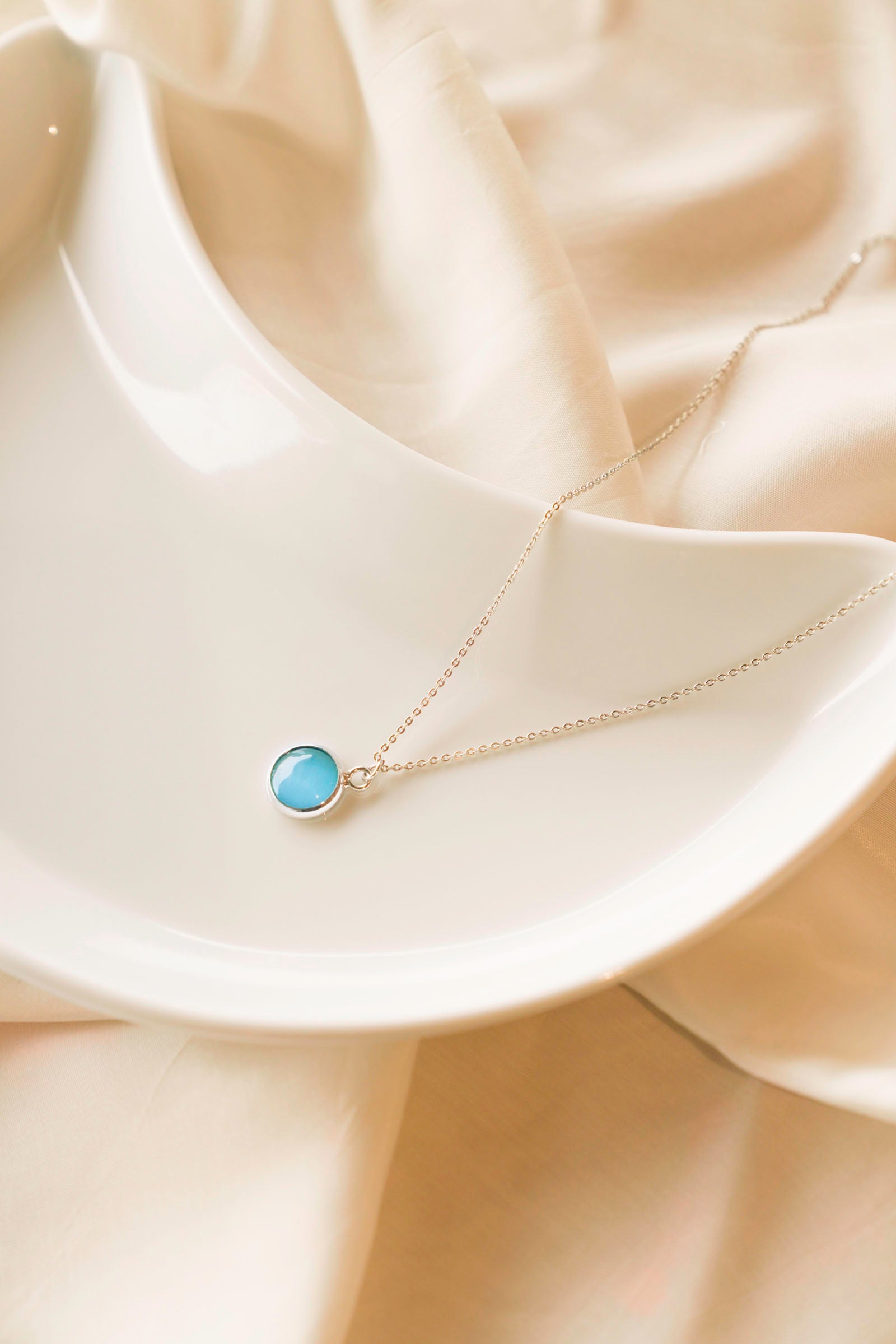 Necklace Beyond East Official