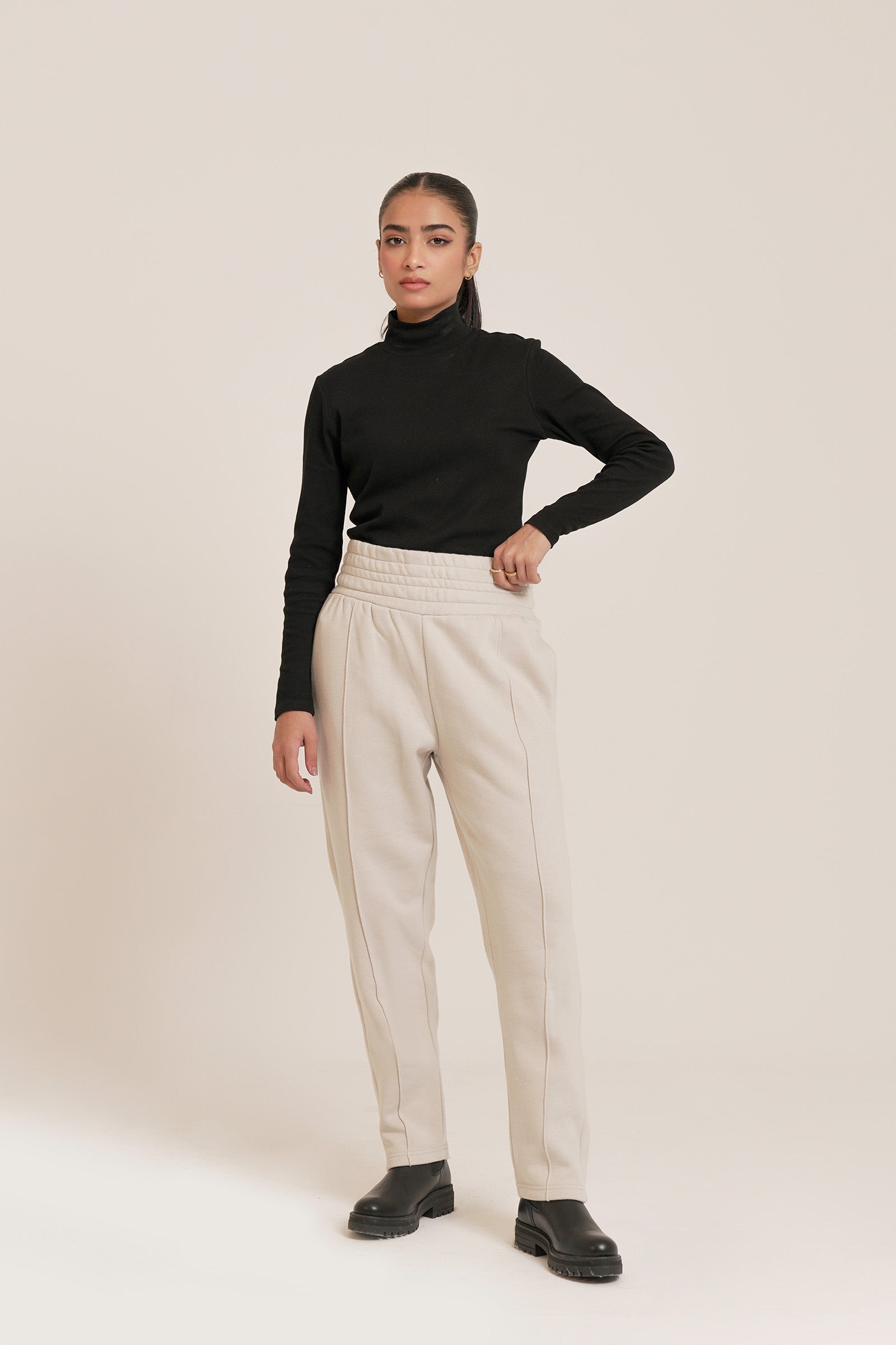 Basic Joggers Beyond East Official