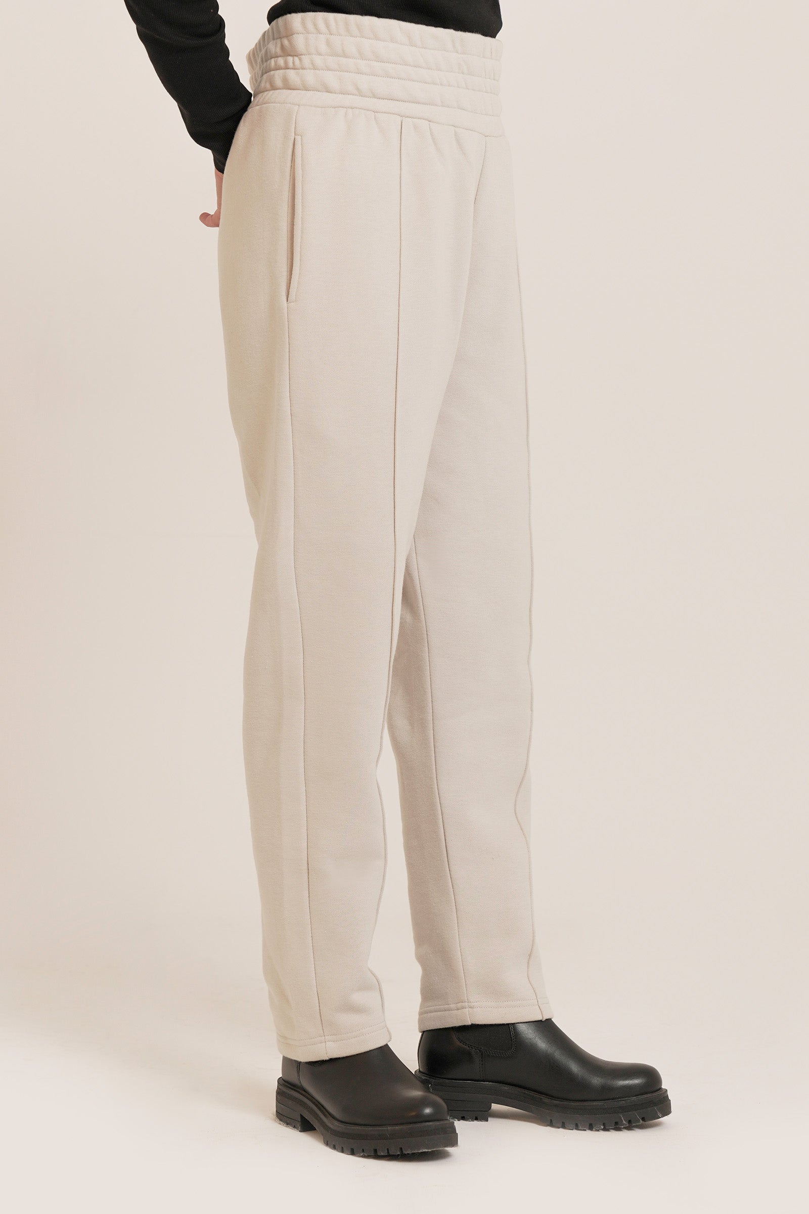 Basic Joggers Beyond East Official