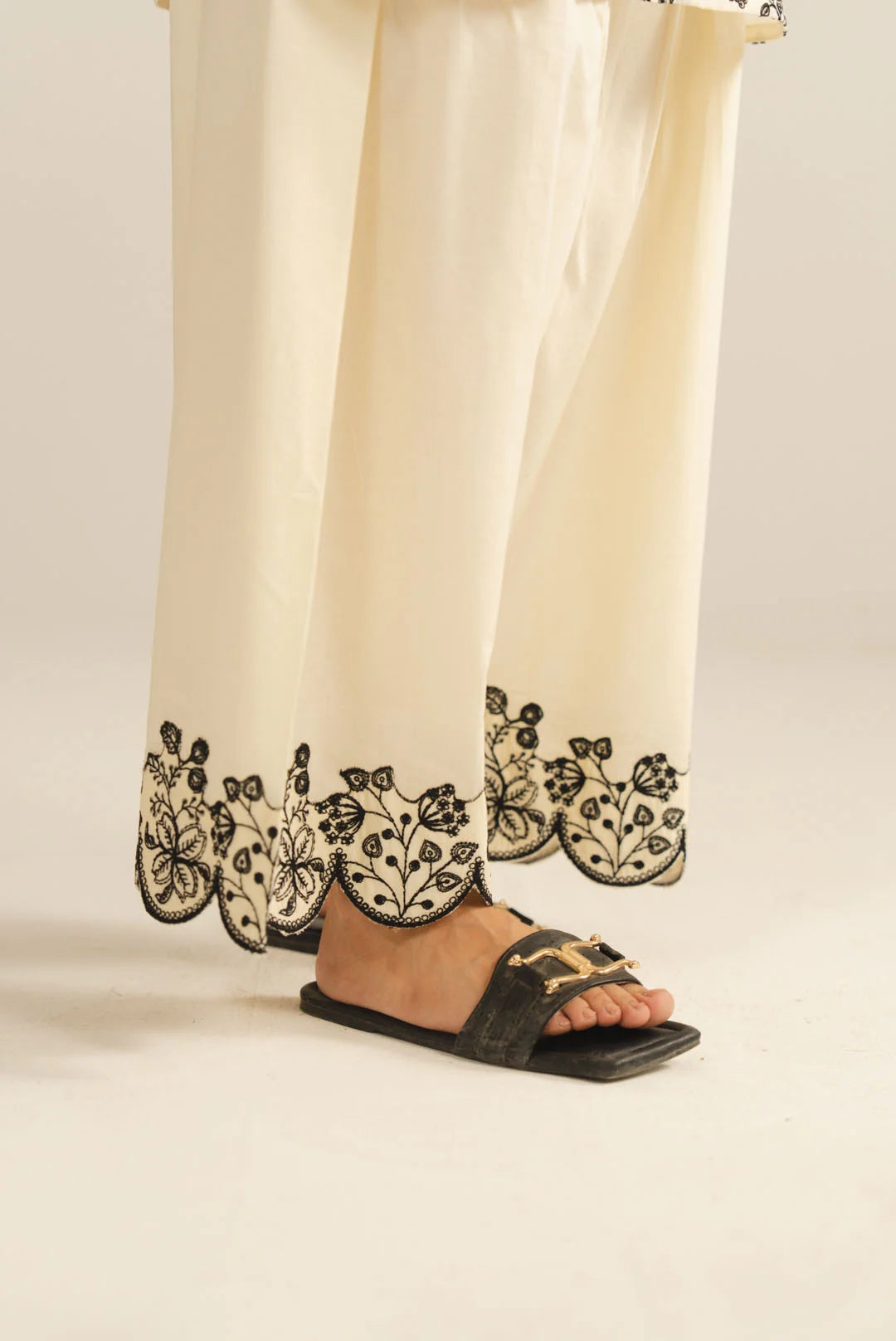 2 Piece Embroidered Lawn Suit