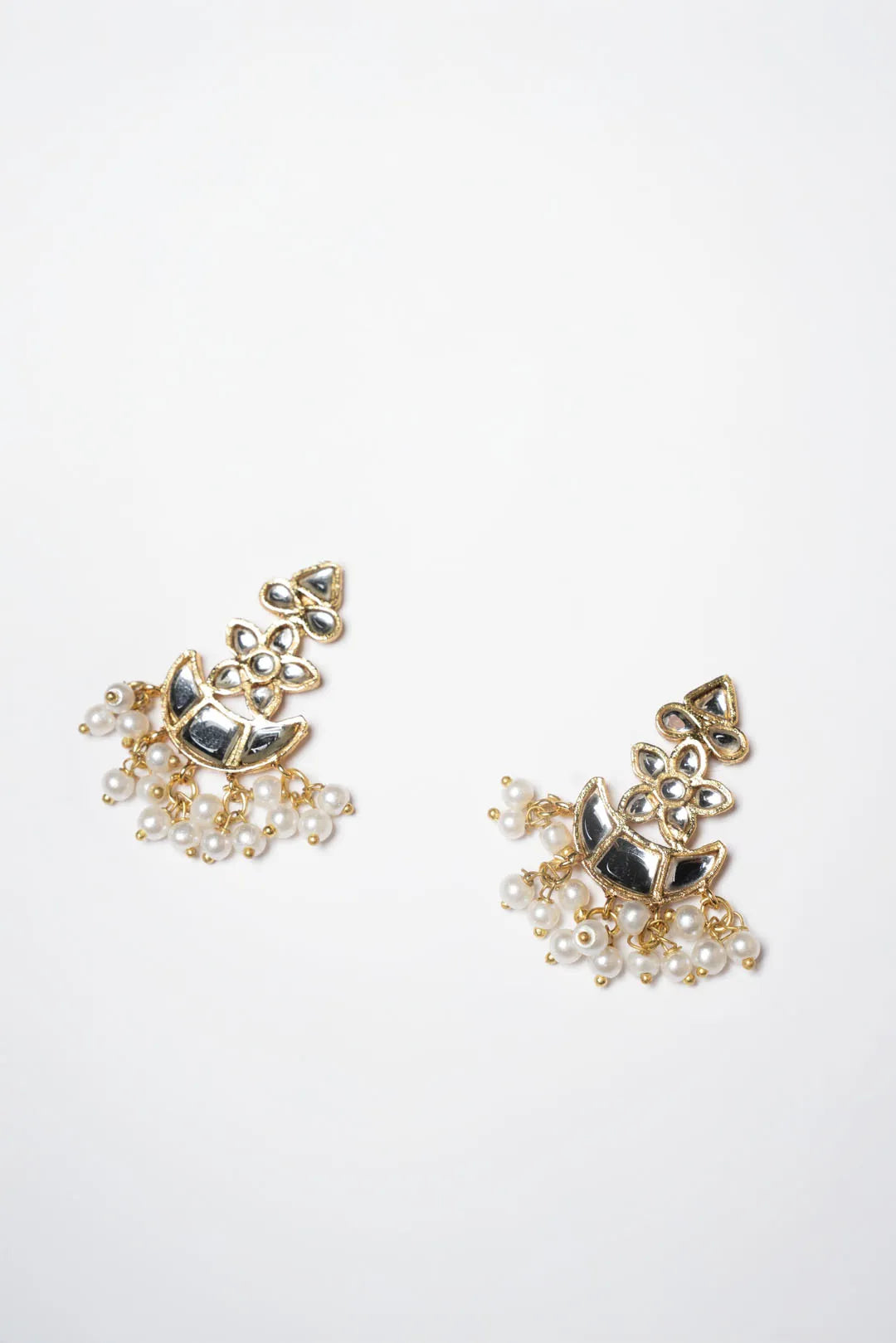 Earring Beyond East Official