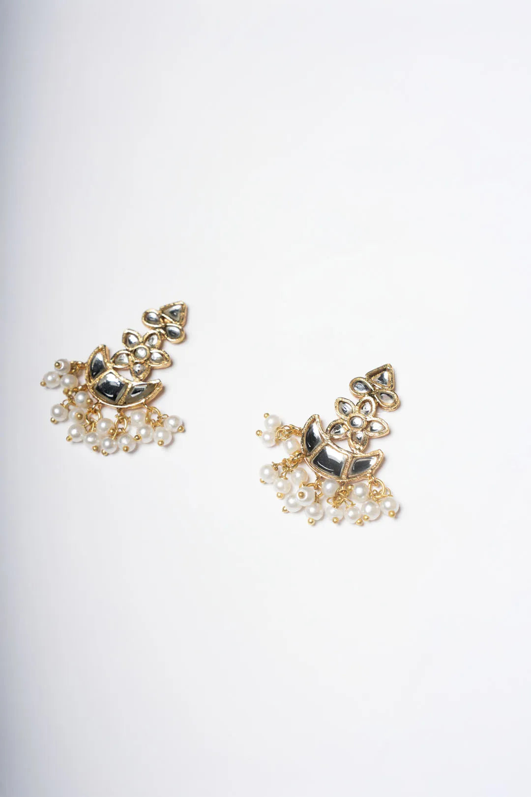 Earring Beyond East Official