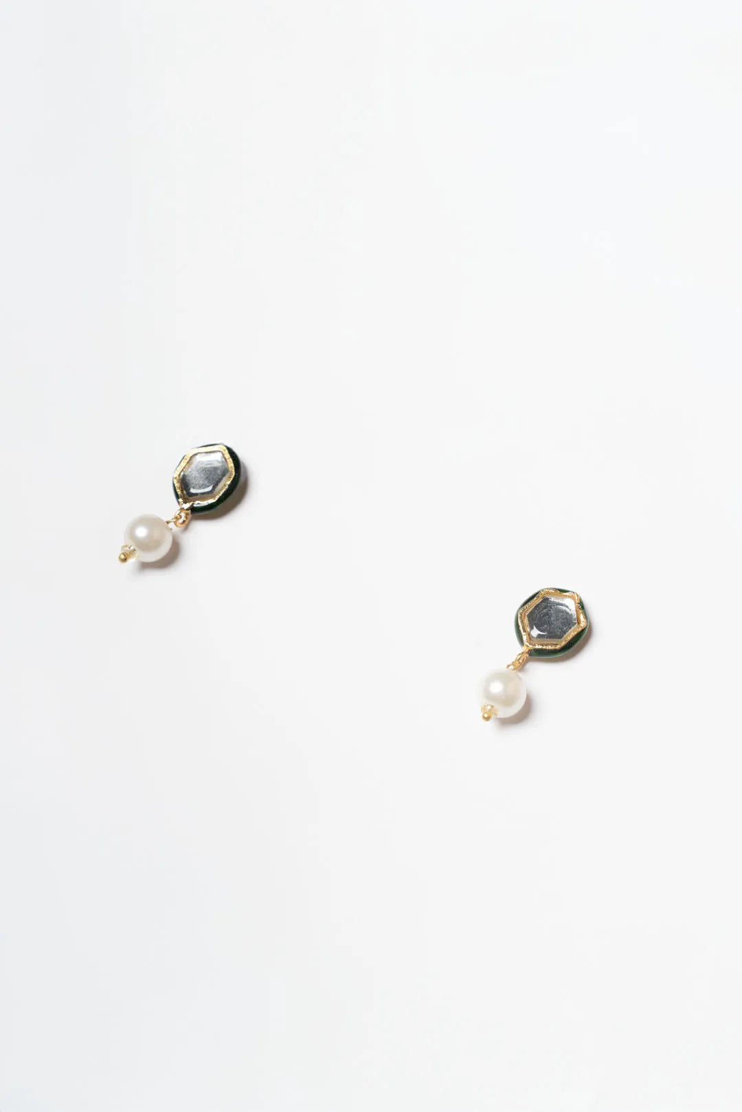 Earring Beyond East Official