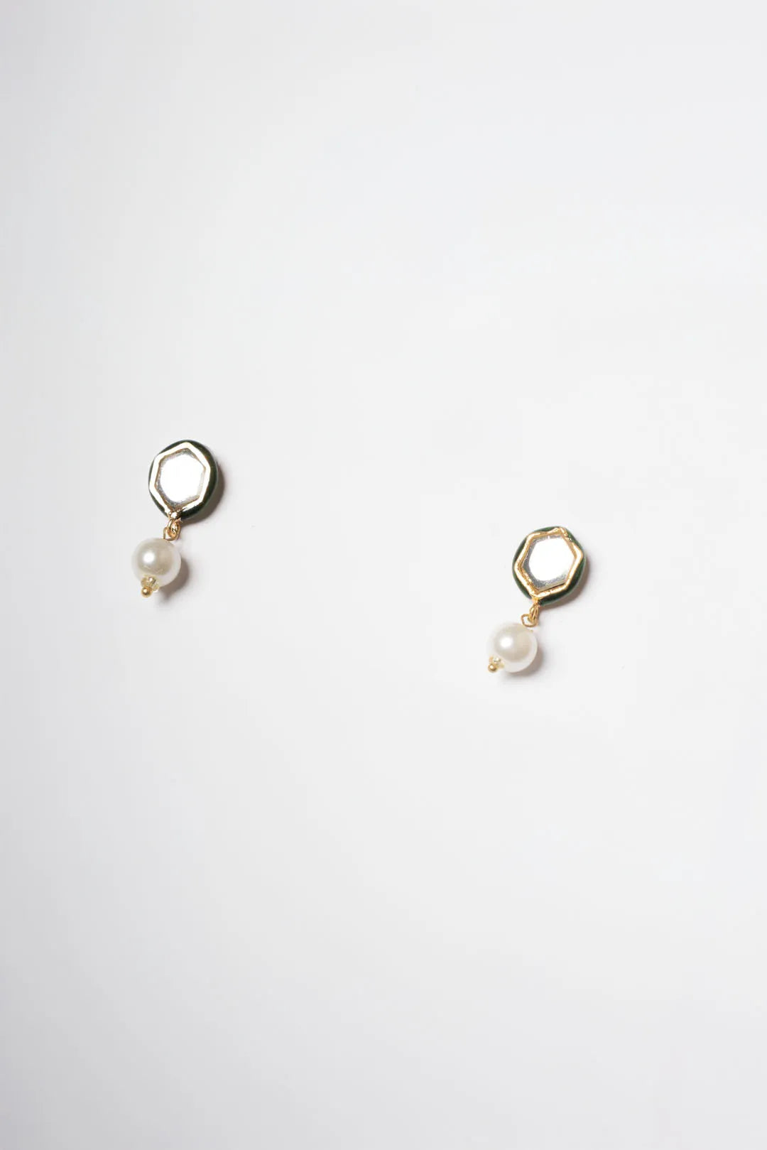 Earring Beyond East Official