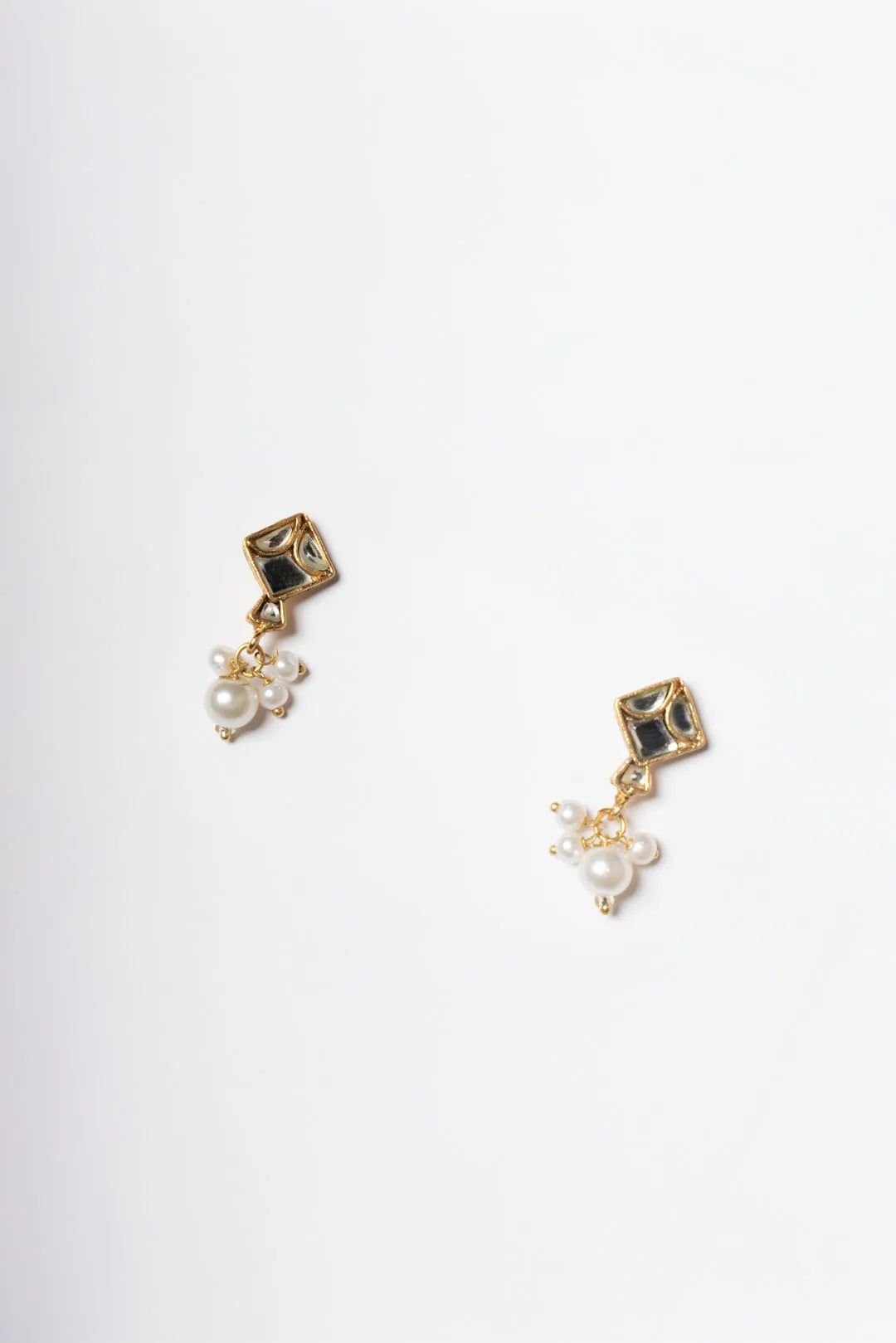 Earring Beyond East Official
