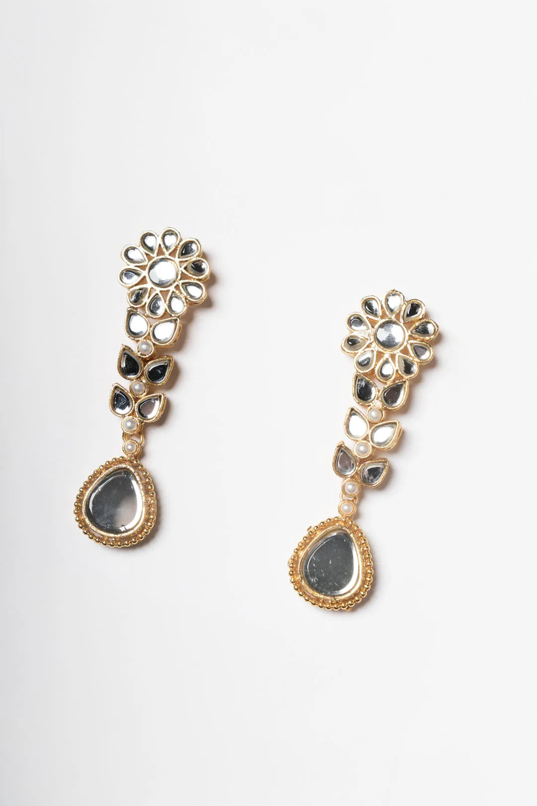 Earring Beyond East Official