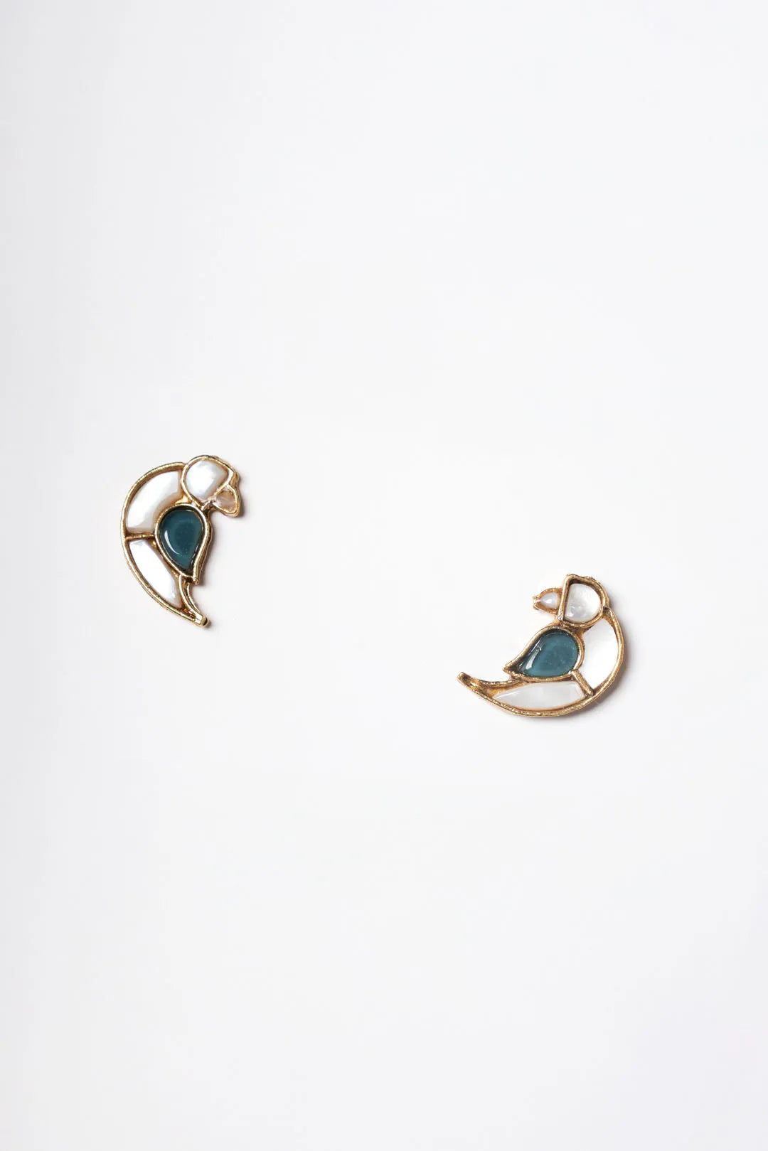 Earring Beyond East Official