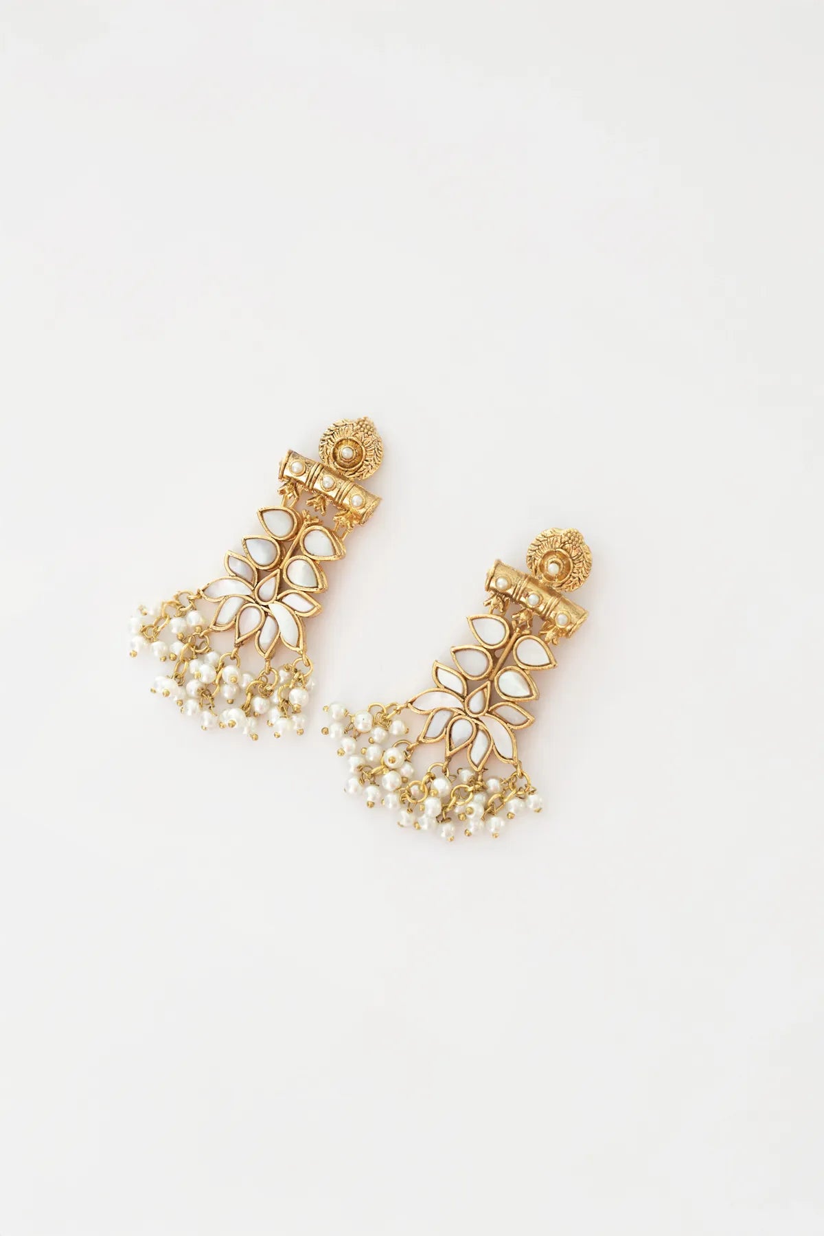 Earring Beyond East Official