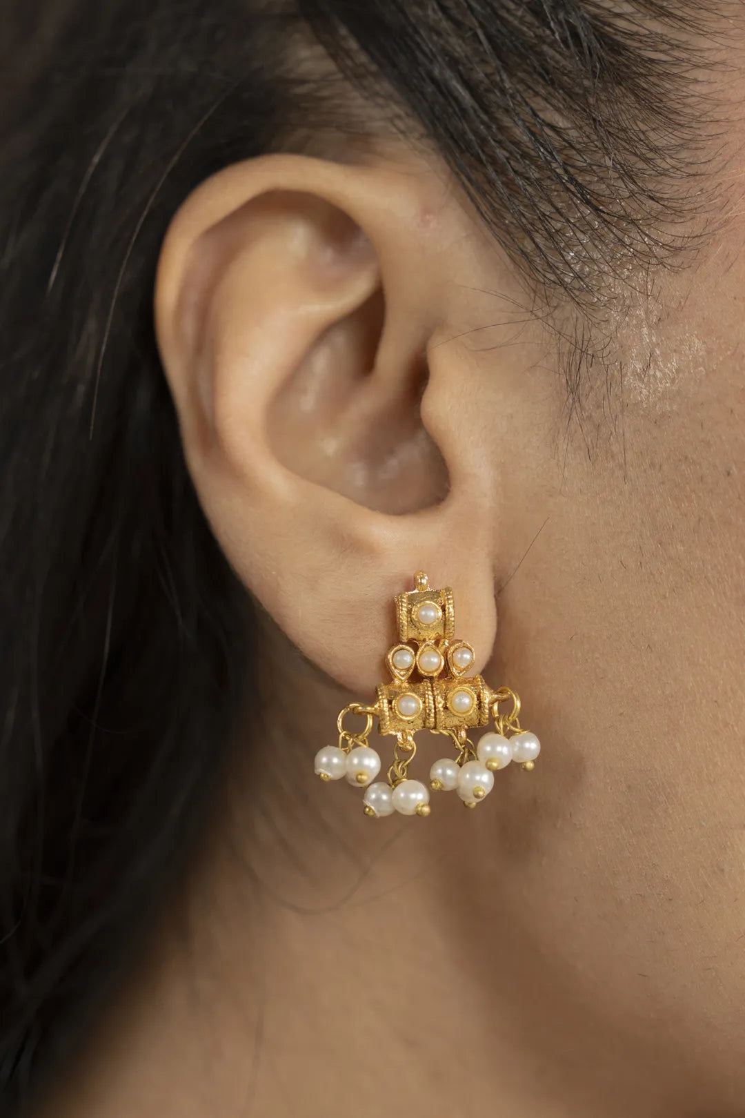 Earring Beyond East Official