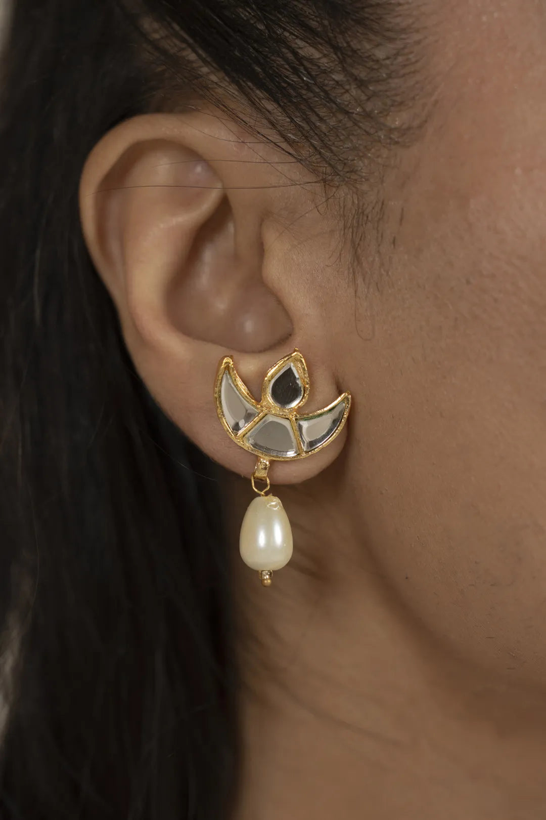 Earring Beyond East Official