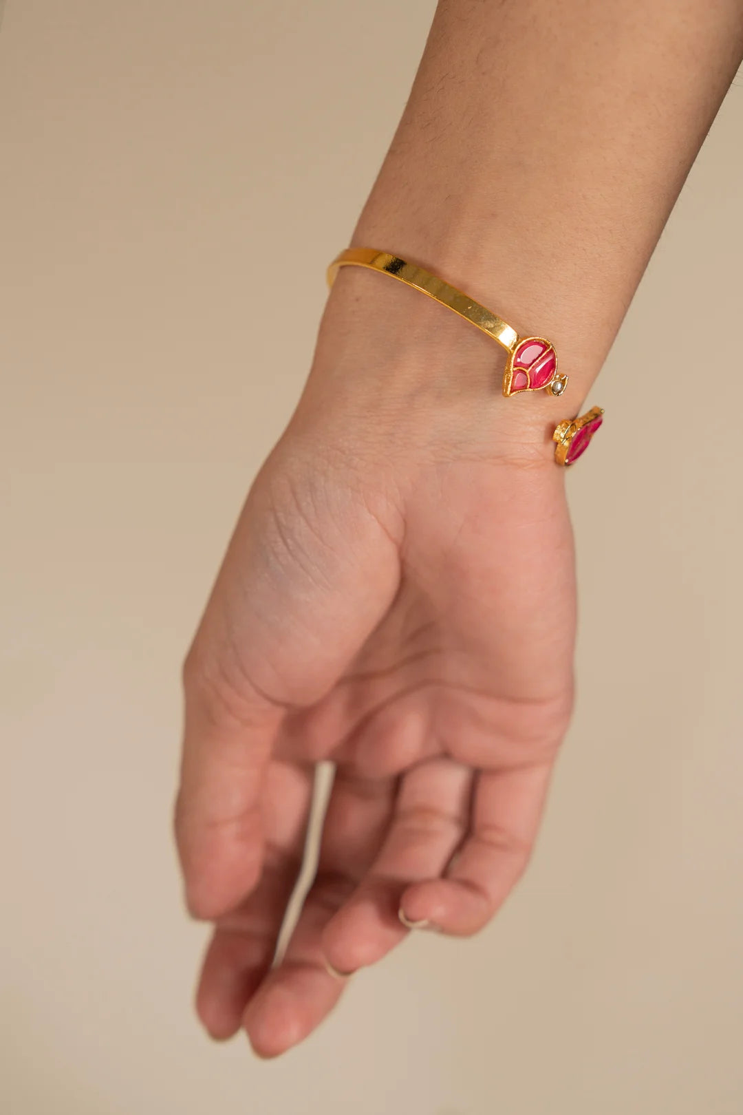 Bangle Beyond East Official