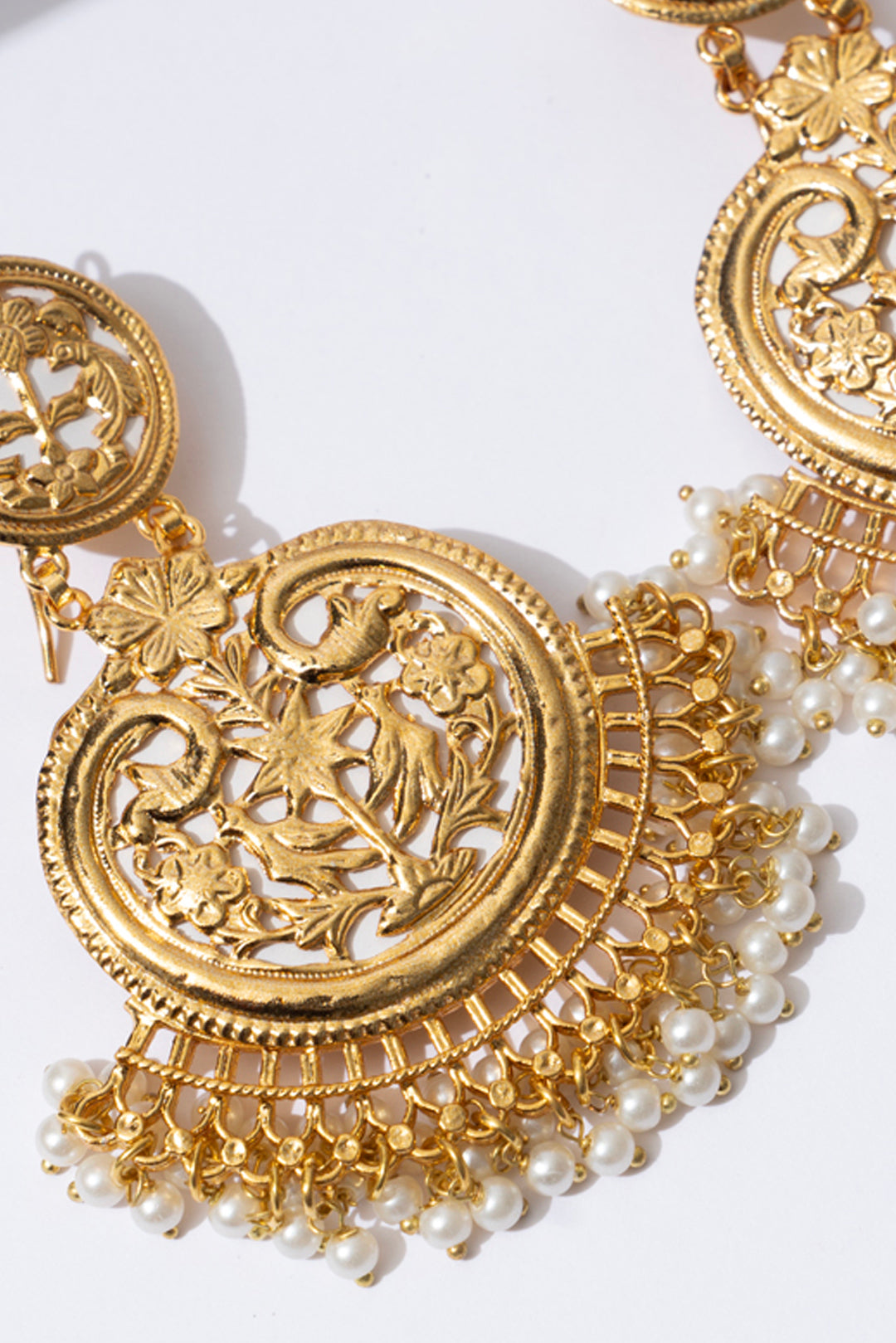 Earring Beyond East Official