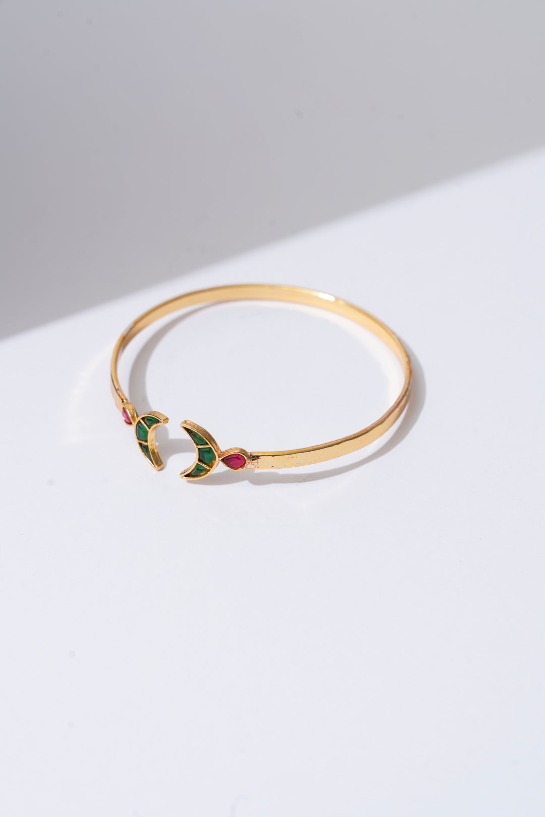 Bangle Beyond East Official