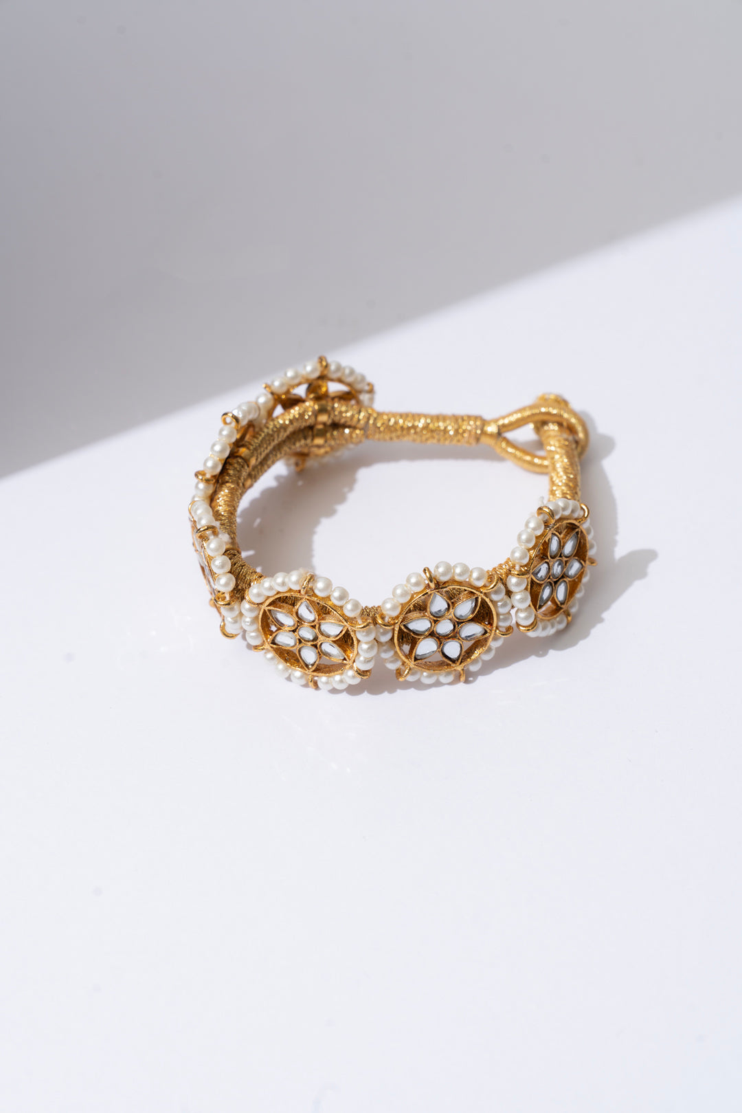 Bracelet Beyond East Official