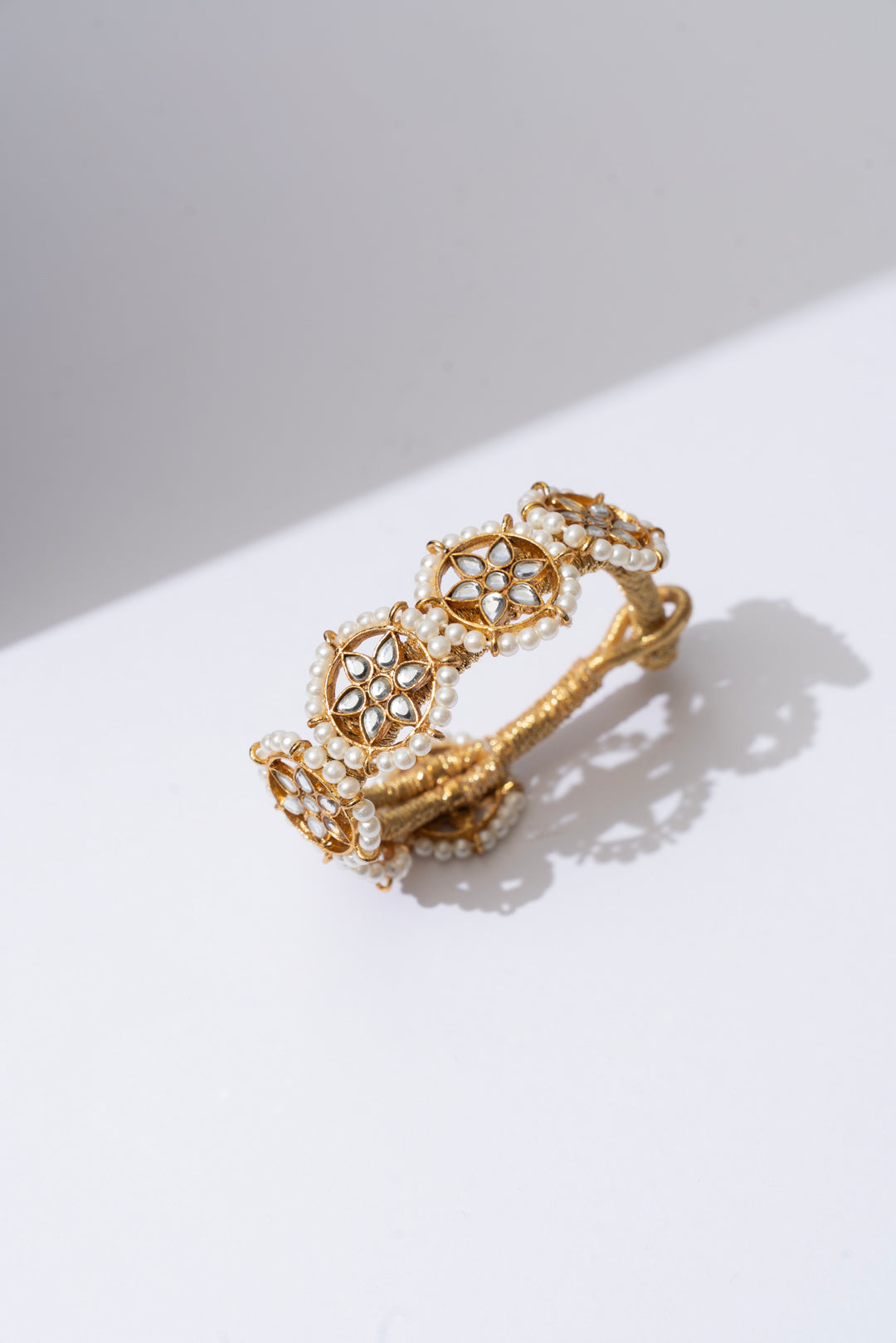 Bracelet Beyond East Official