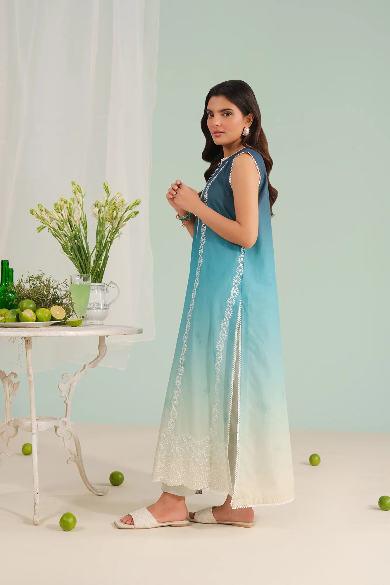 3 piece embroidered lawn suit Pakistan