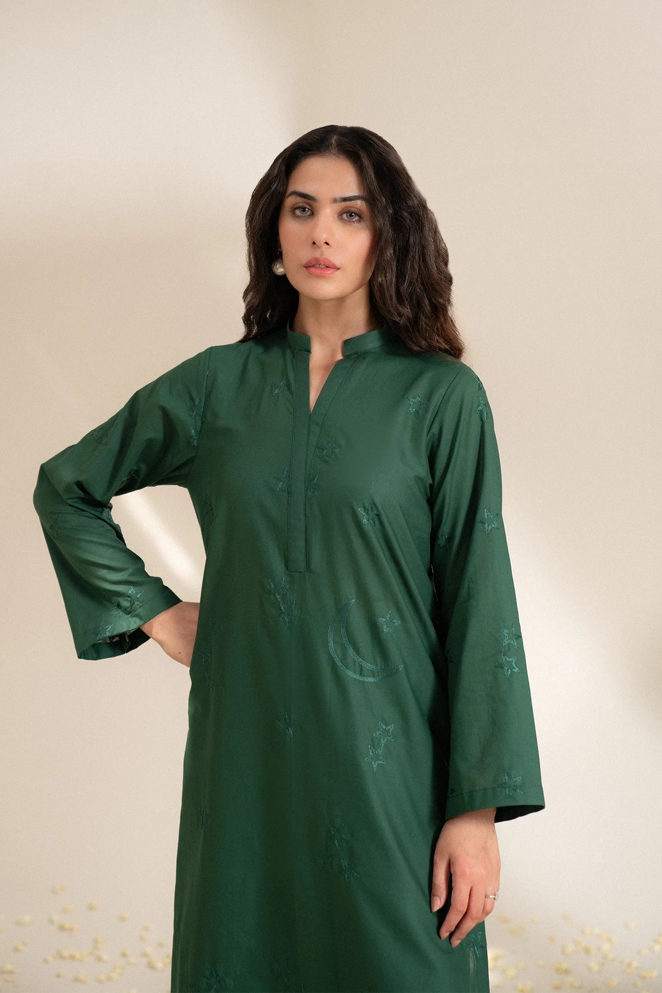 Elegant 2 piece lawn suit for women in Pakistan – perfect for Azadi Day
