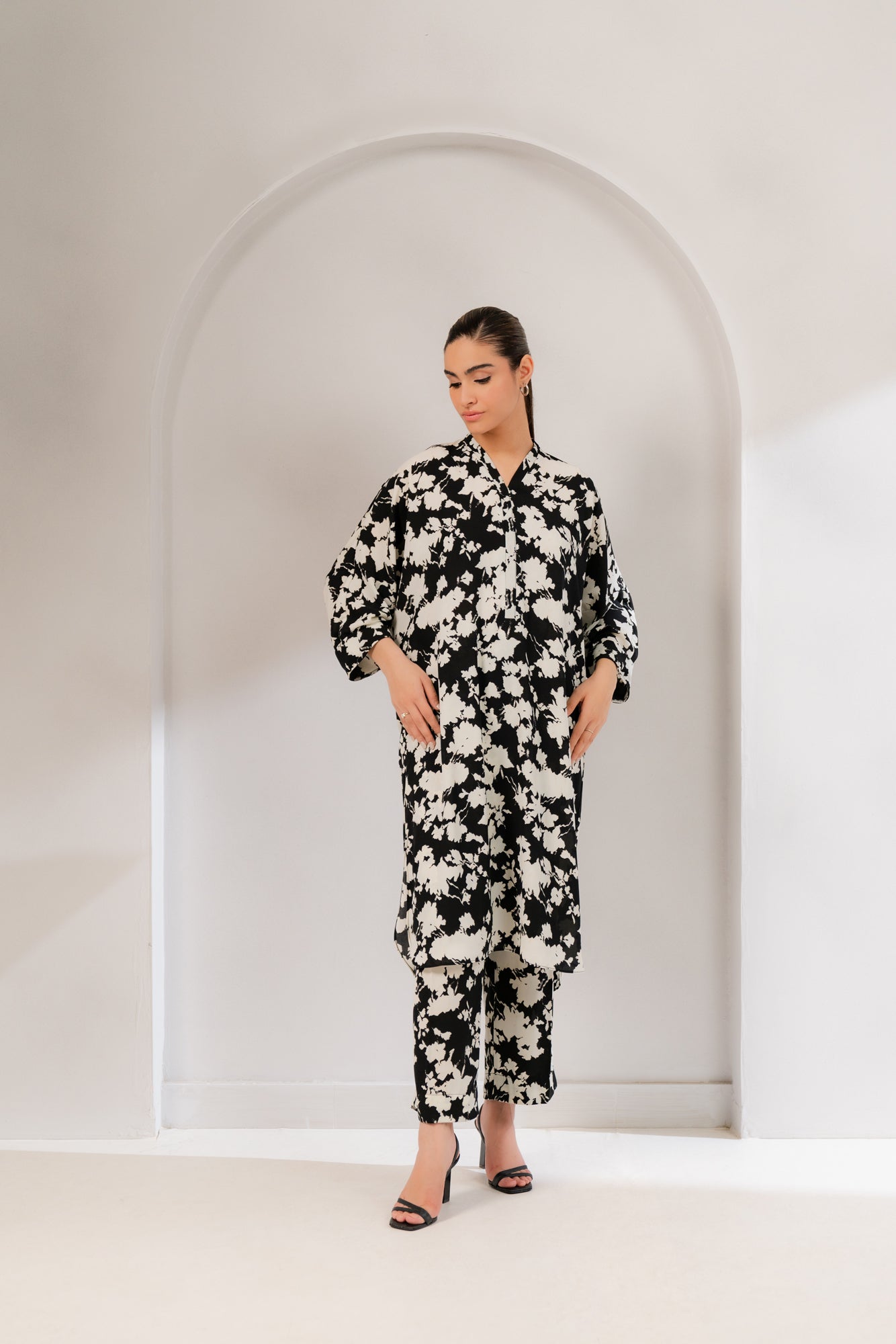 Elegant Black &amp; White Printed Viscose Suit - Perfect for Casual Wear