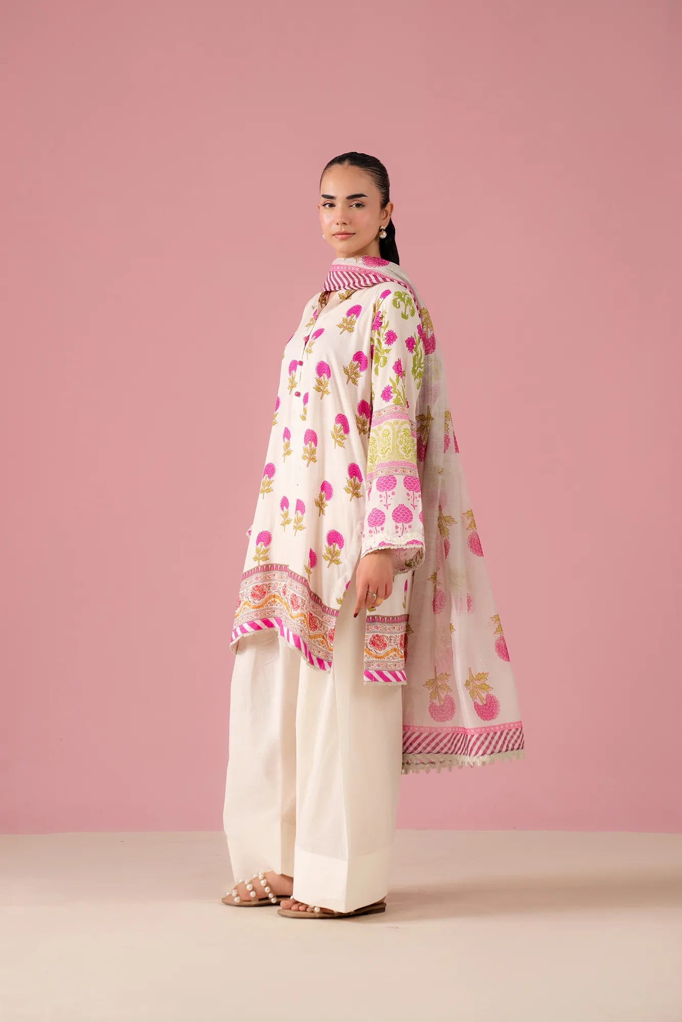 Elegant Pink Lawn Suit for Women in Quetta’s Satellite Town – Digital Printed Shirt with Organza Border and Printed Doriya Dupatta