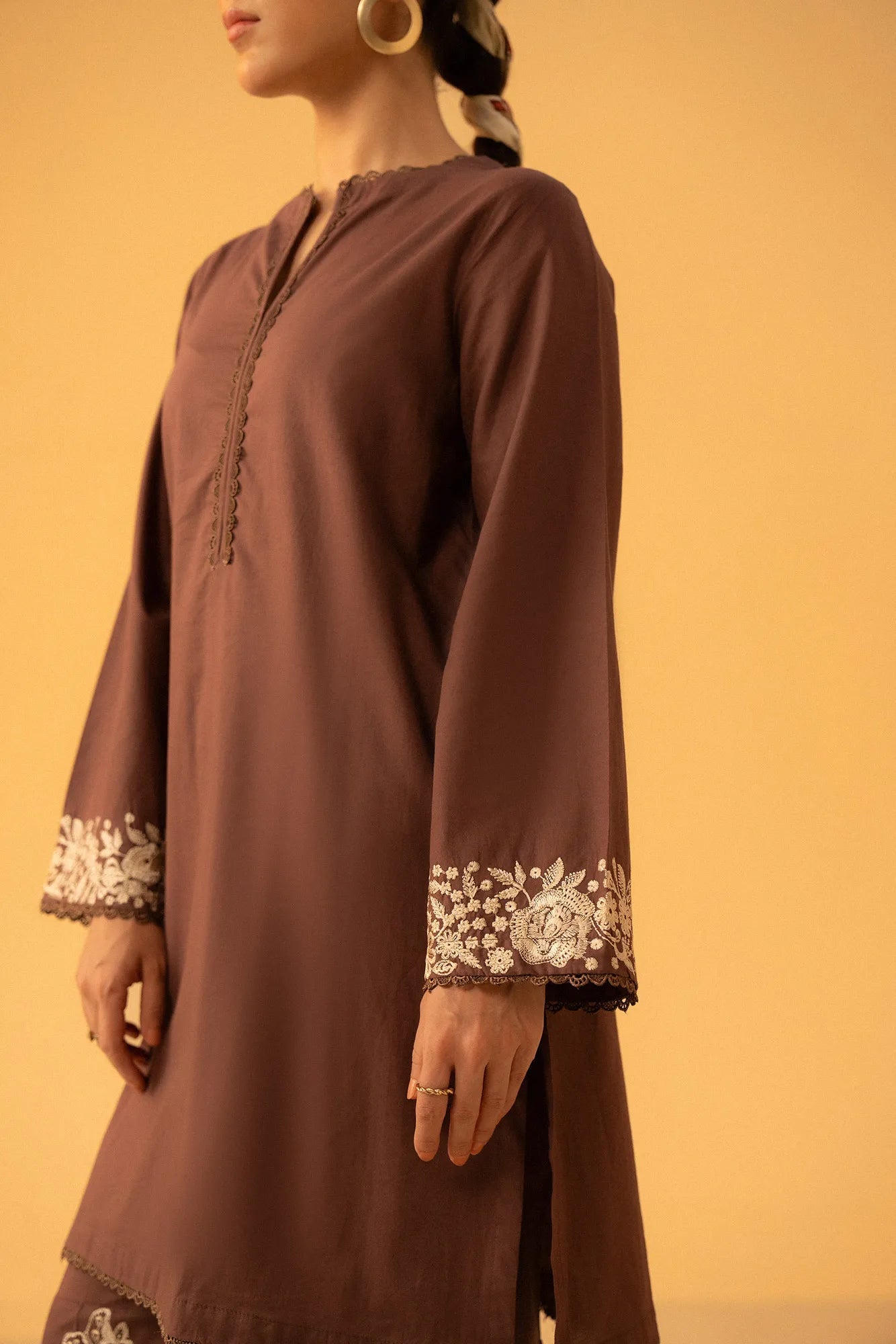 Elegant brown cambric suit for women with embroidered neckline and sleeves