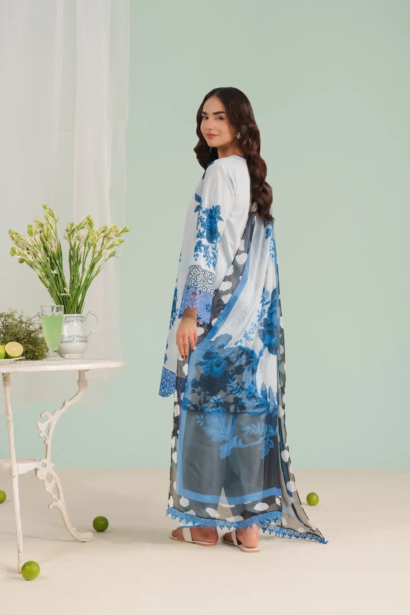  Elegant embroidered lawn 3 piece dress with chiffon dupatta – perfect fashion choice for ladies in Chungi No. 6 Multan