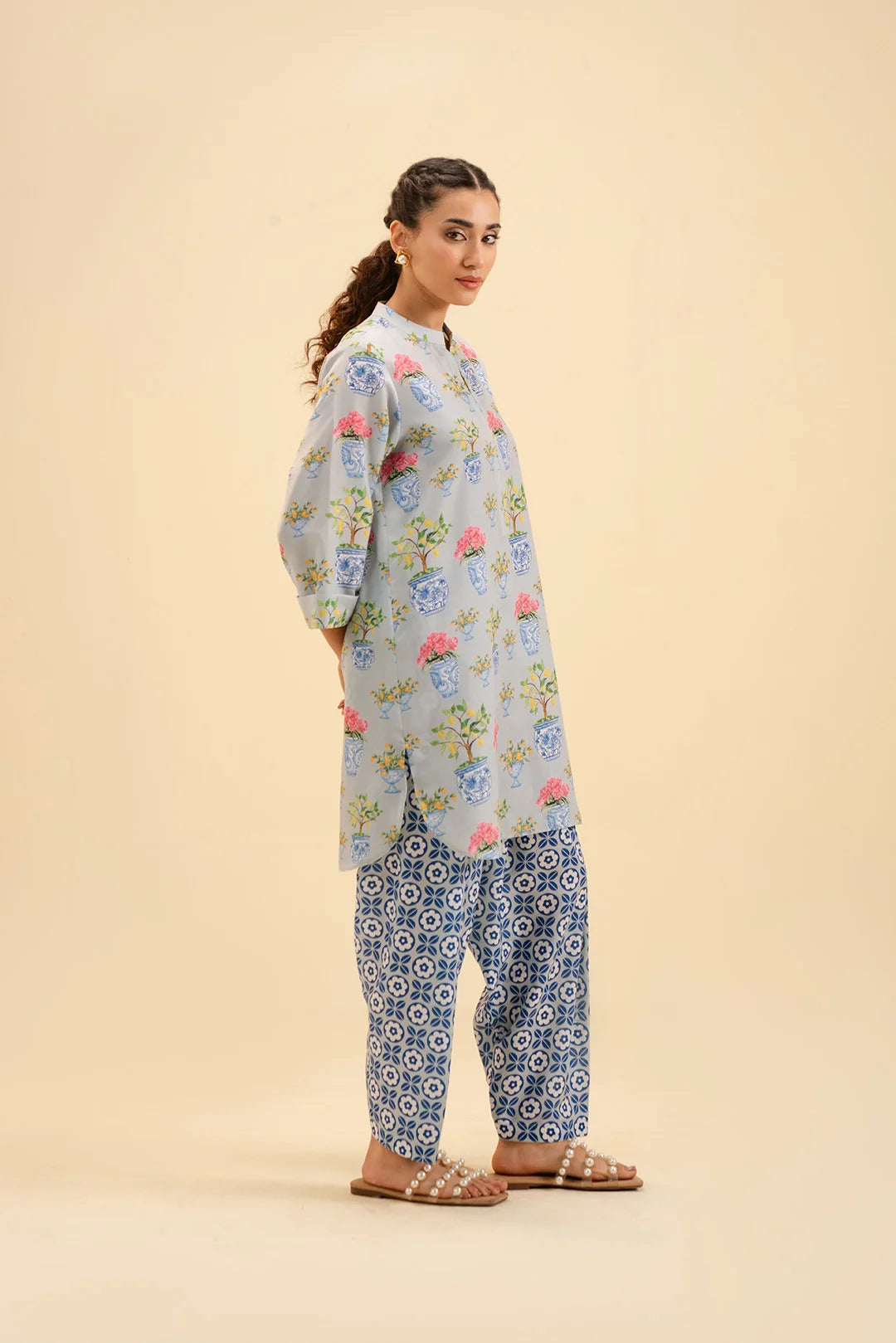 Elegant floral printed shirt with shalwar – stylish Pakistani dress for women.