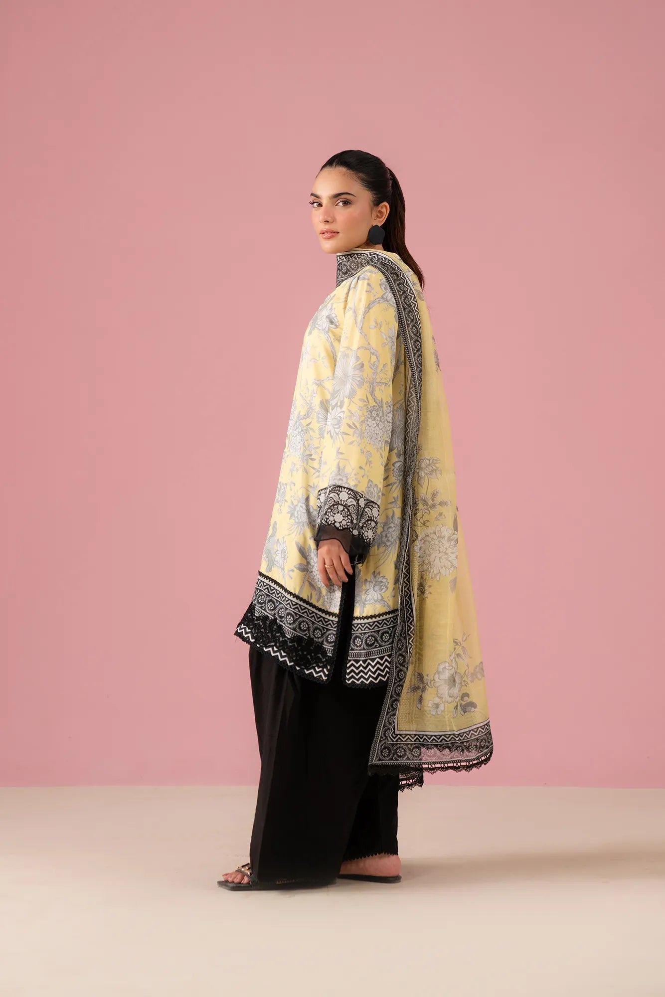 Elegant linen embroidered suit with doriya dupatta for women shopping in Bahria Town Lahore boutiques