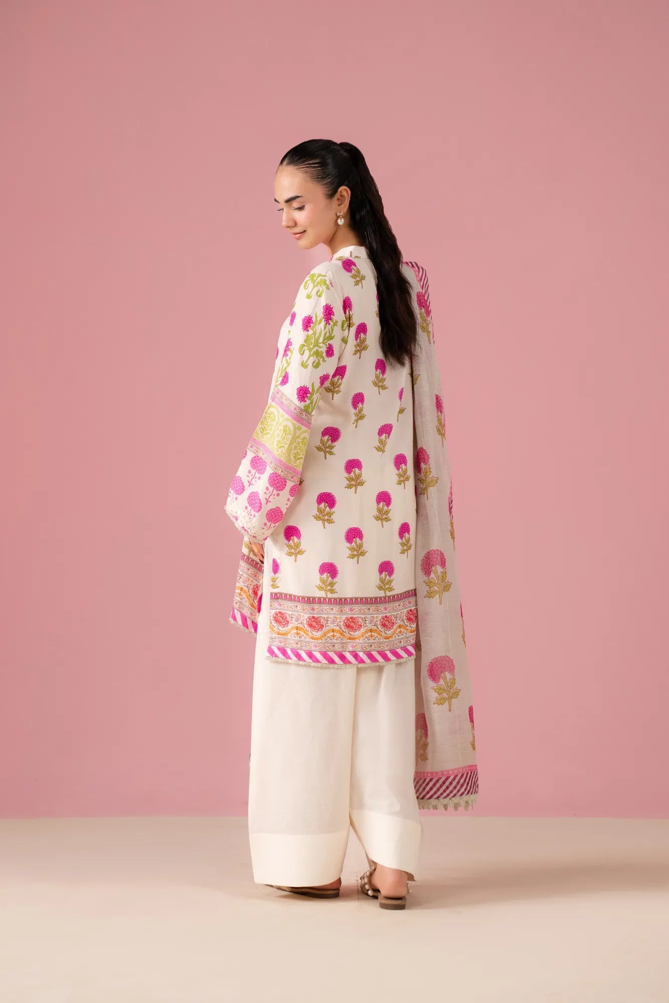 Exclusive Designer 2 Piece Lawn Outfit in Pink for Women of Model Town Quetta – Embroidered Organza Border with Printed Linen Shirt