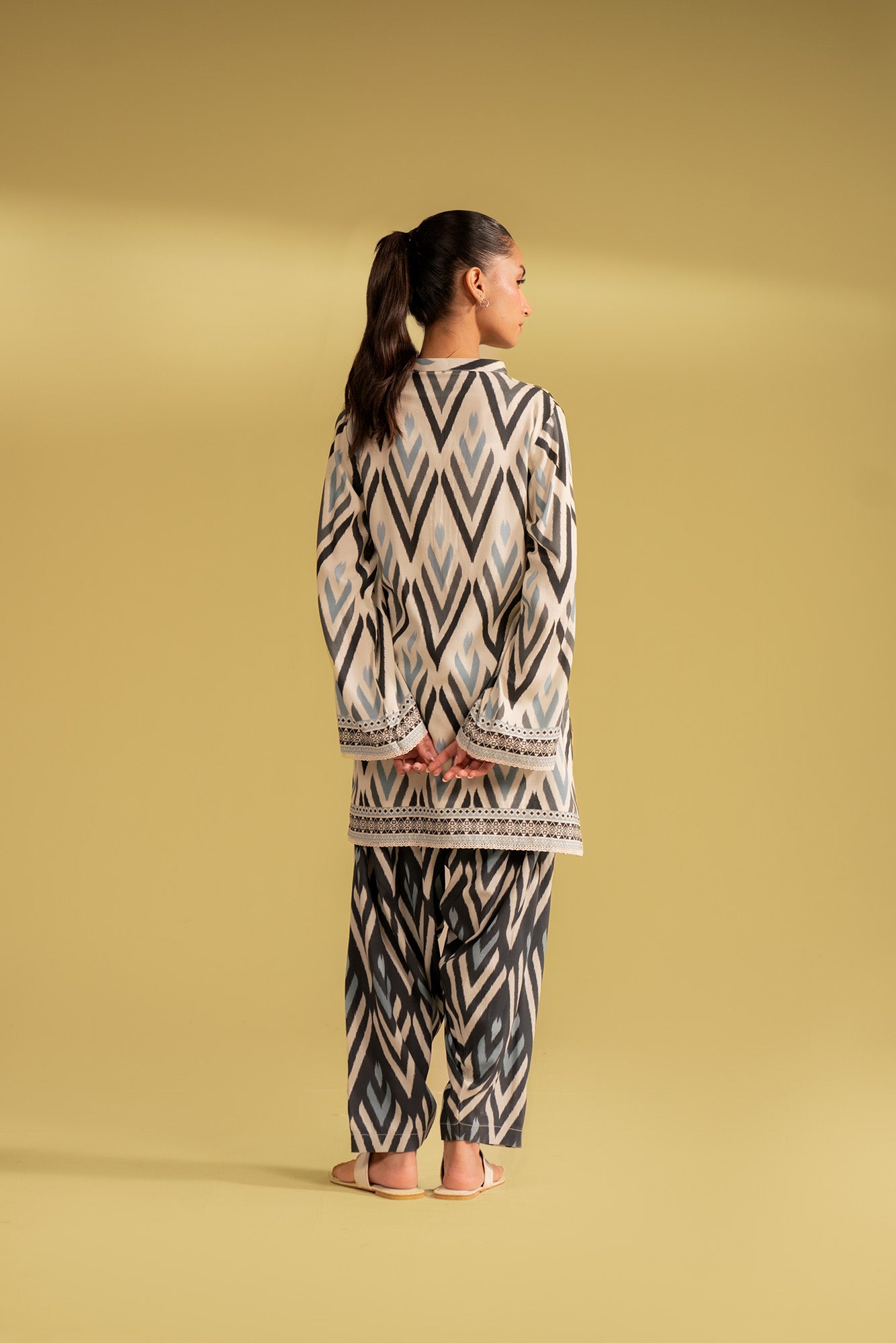 Fancy black and white linen dress for parties, new summer collection in Pakistan, stylish two-piece suit