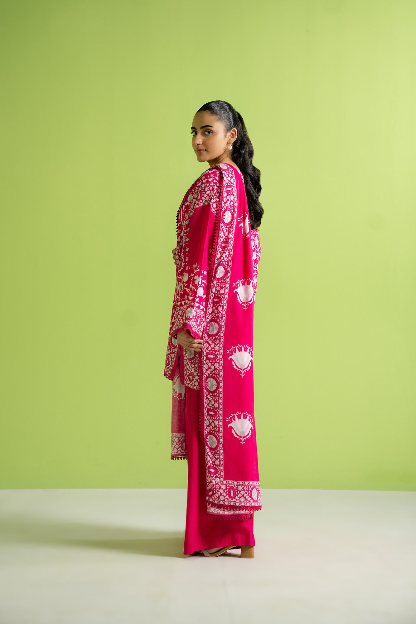Fancy unstitched fuchsia linen dress material, 3 piece digital print suit, best for custom tailoring for parties in Karachi