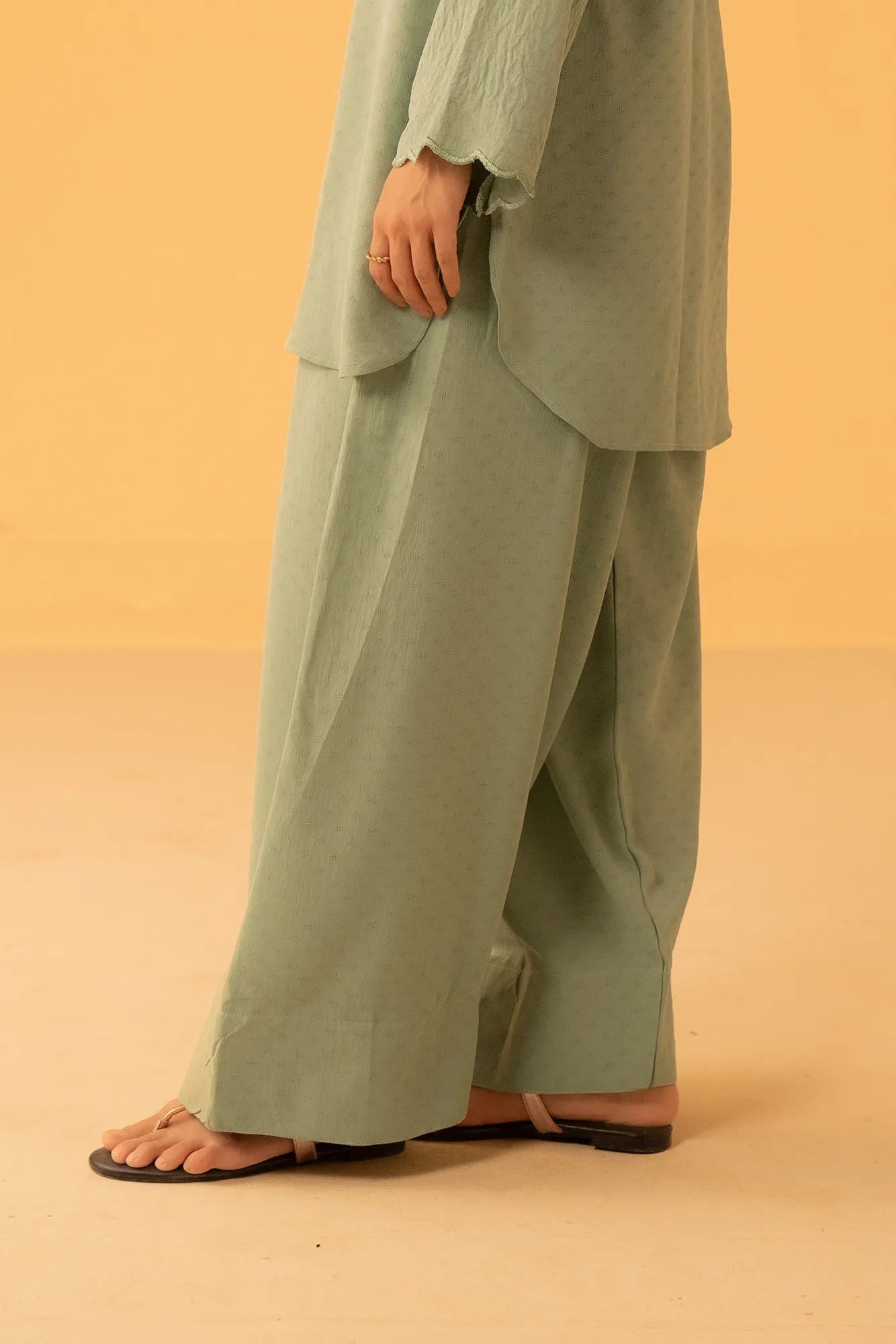 Farshi Shalwar Online 2025