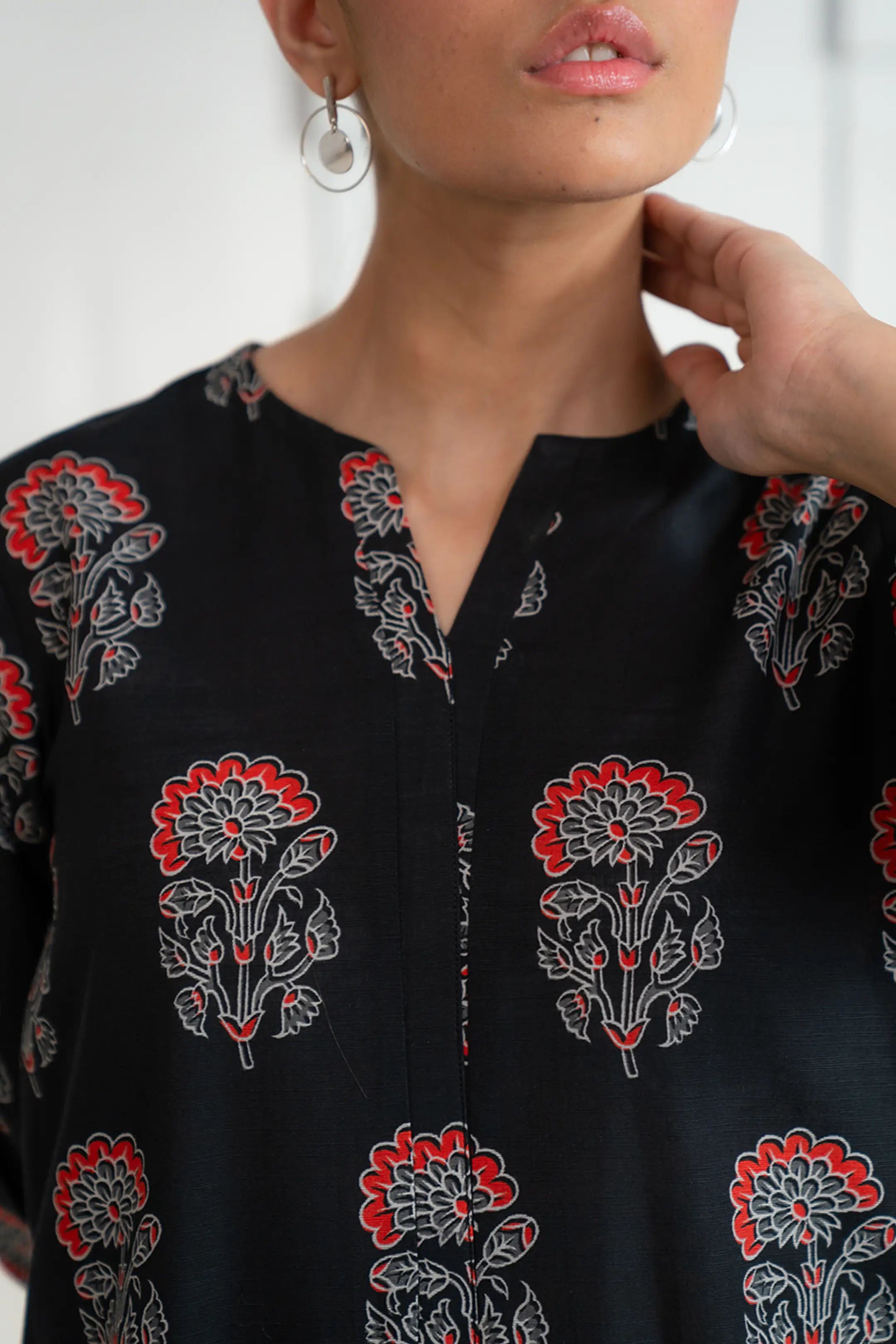 Get_2-Piece_Black_Khaddar_Suit_Trendy_Prints_Soft_Fabric_for_Women_in_Pakistan