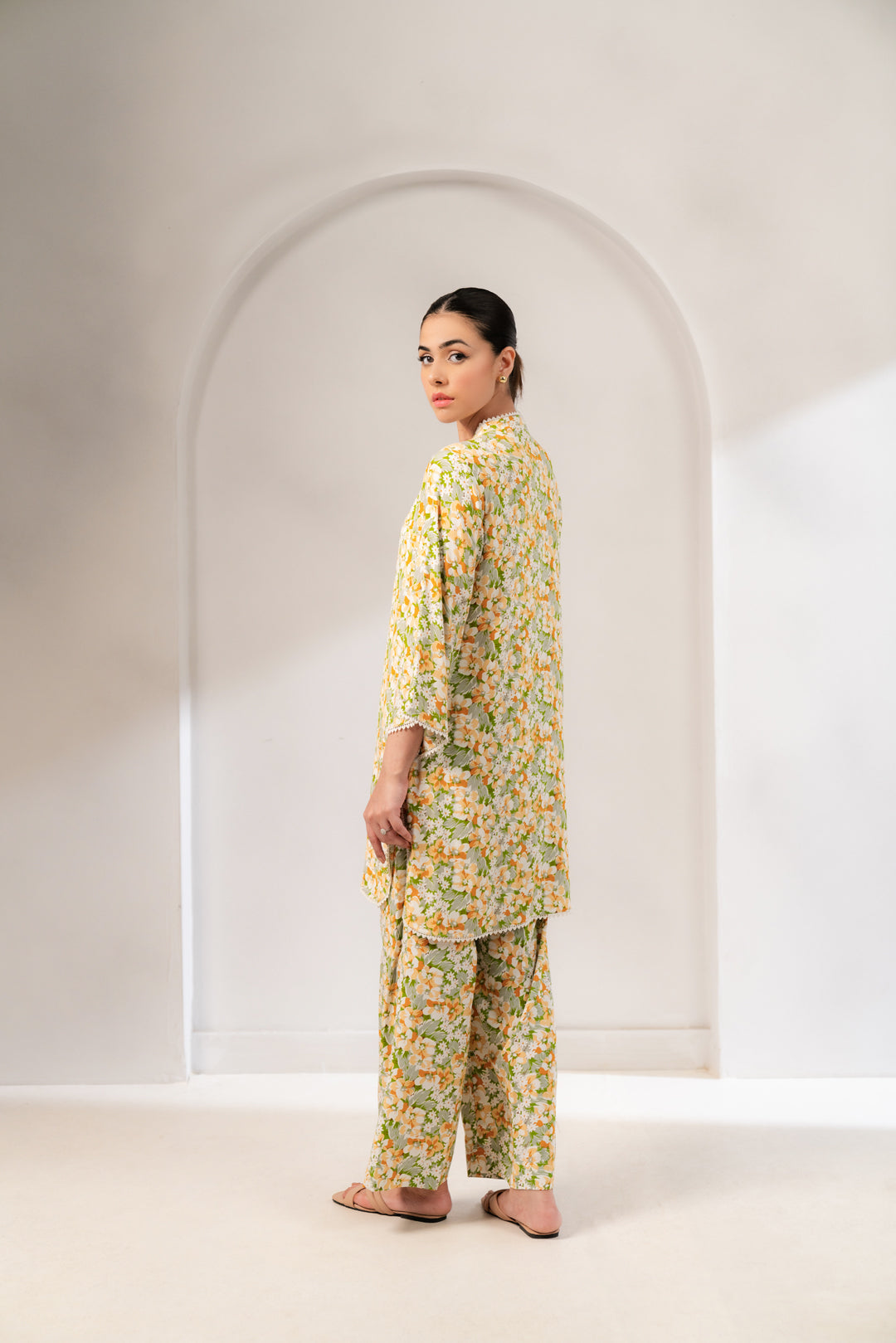 Latest 2-Piece Floral Printed Viscose Suit – Ideal for Women’s Fashion in Pakistan
