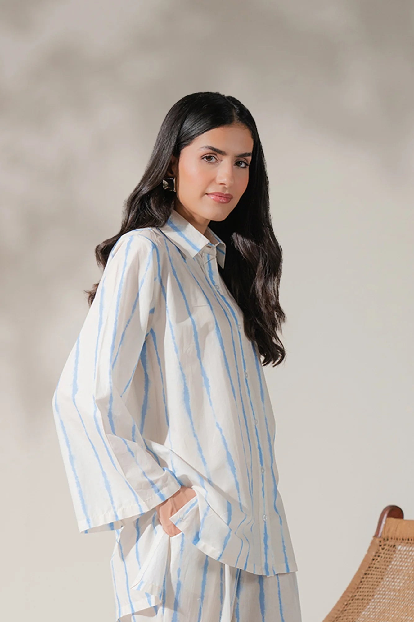 Lightweight Cambric Shirt in Blue and White Print – Casual Summer Wear